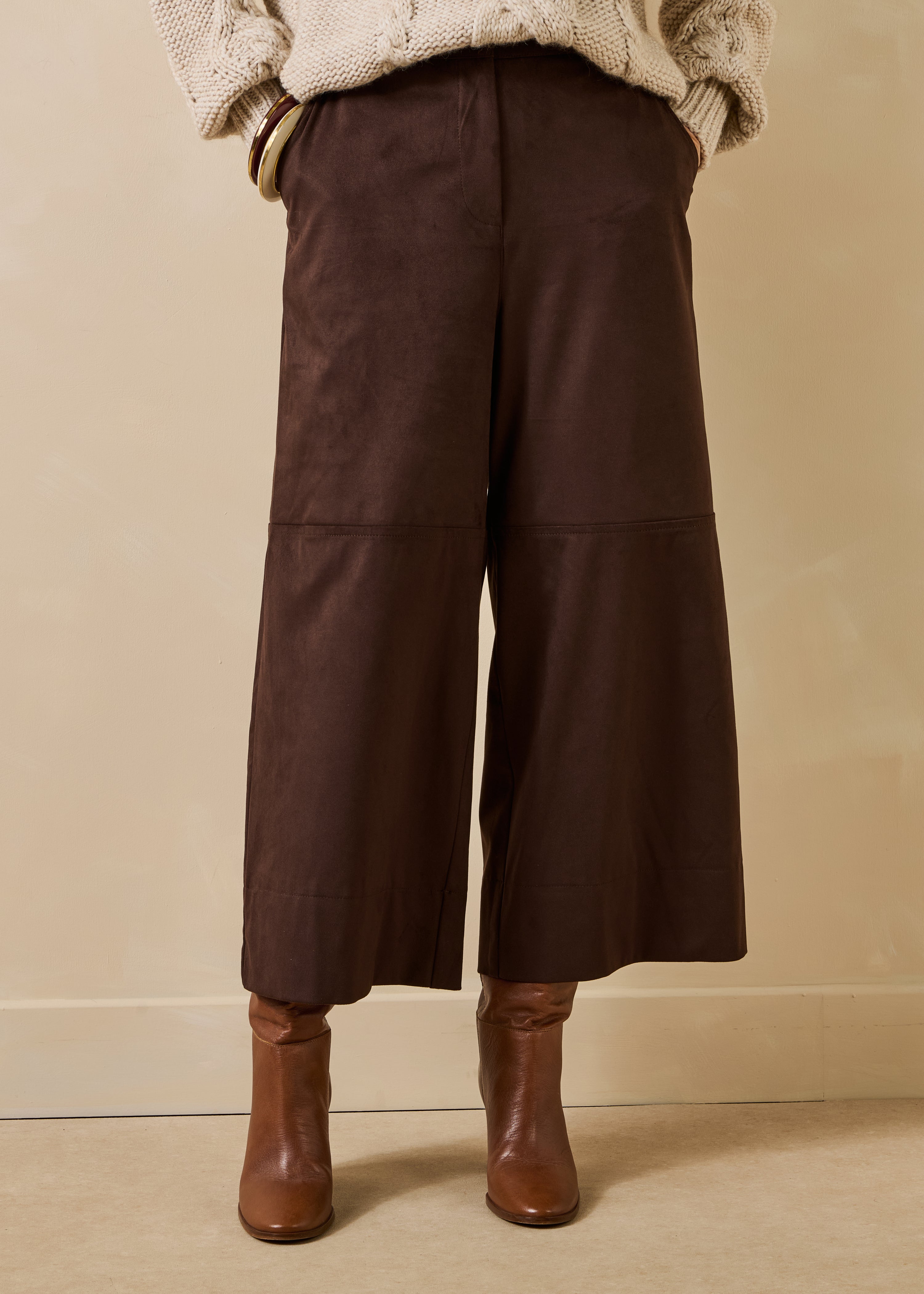 la-f-e-marabout-e-fruta-hose-braun-suedine-cropped-weit image 2