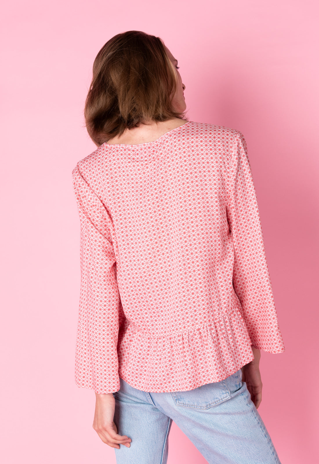 moshiki-dress-i-101-s25top-r3-tunika-v-ausschnitt-scattered-flowers image 4