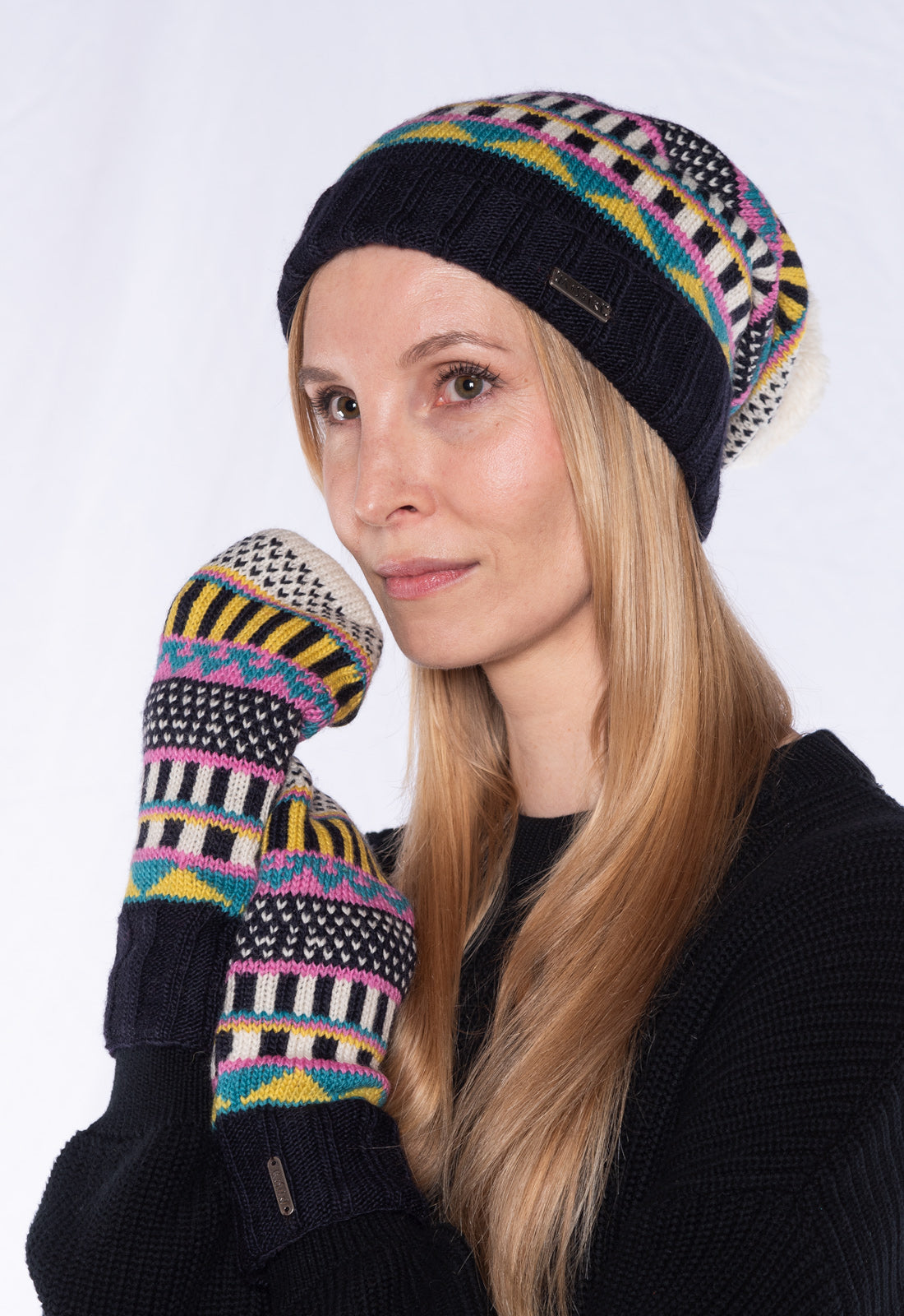 moshiki-candy-hat-bommelm-tze-wolle-herz-navy-damenm-tze image 2