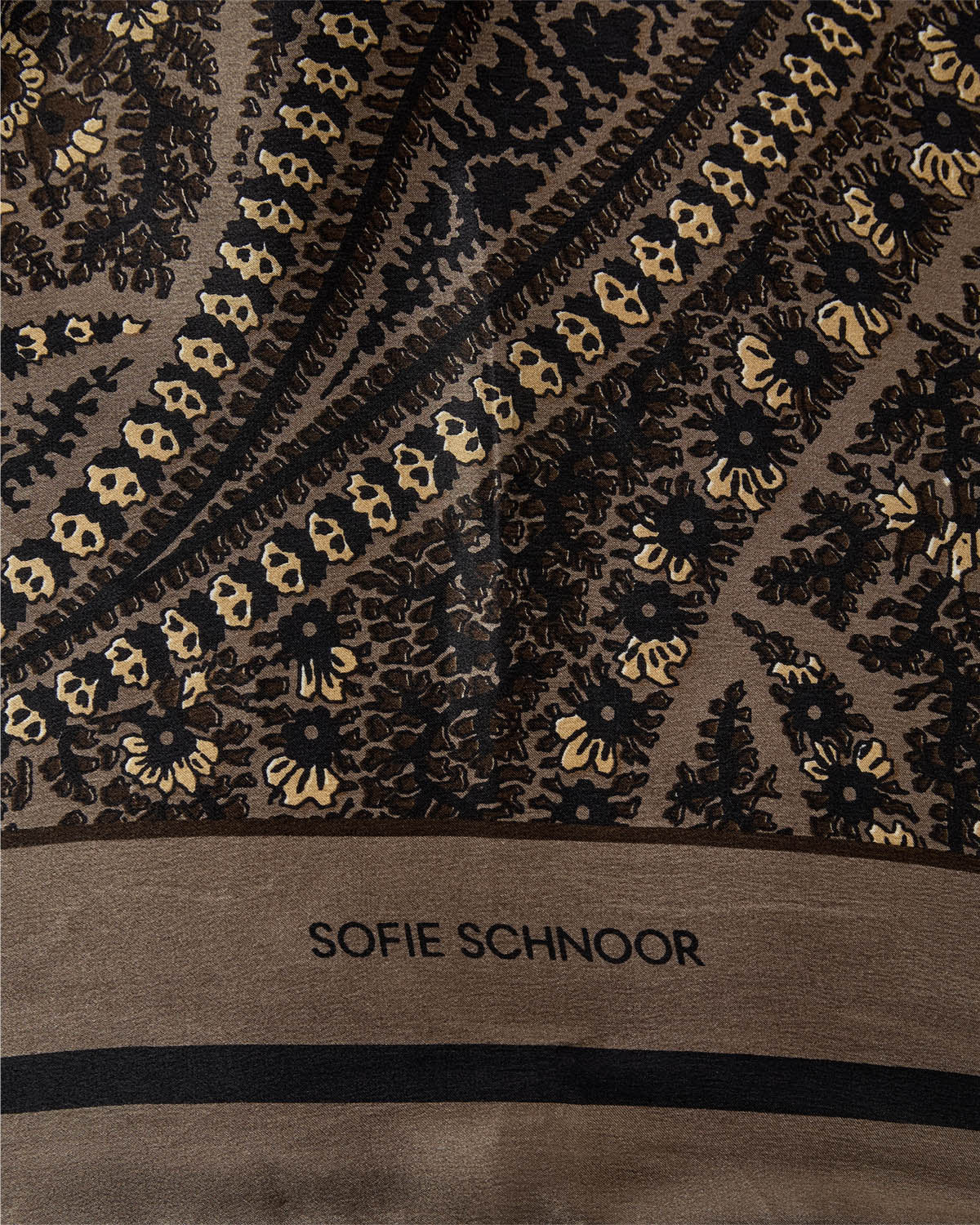 sofie-schnoor-women-haisw-schal-seide-braun-100x100 image 3