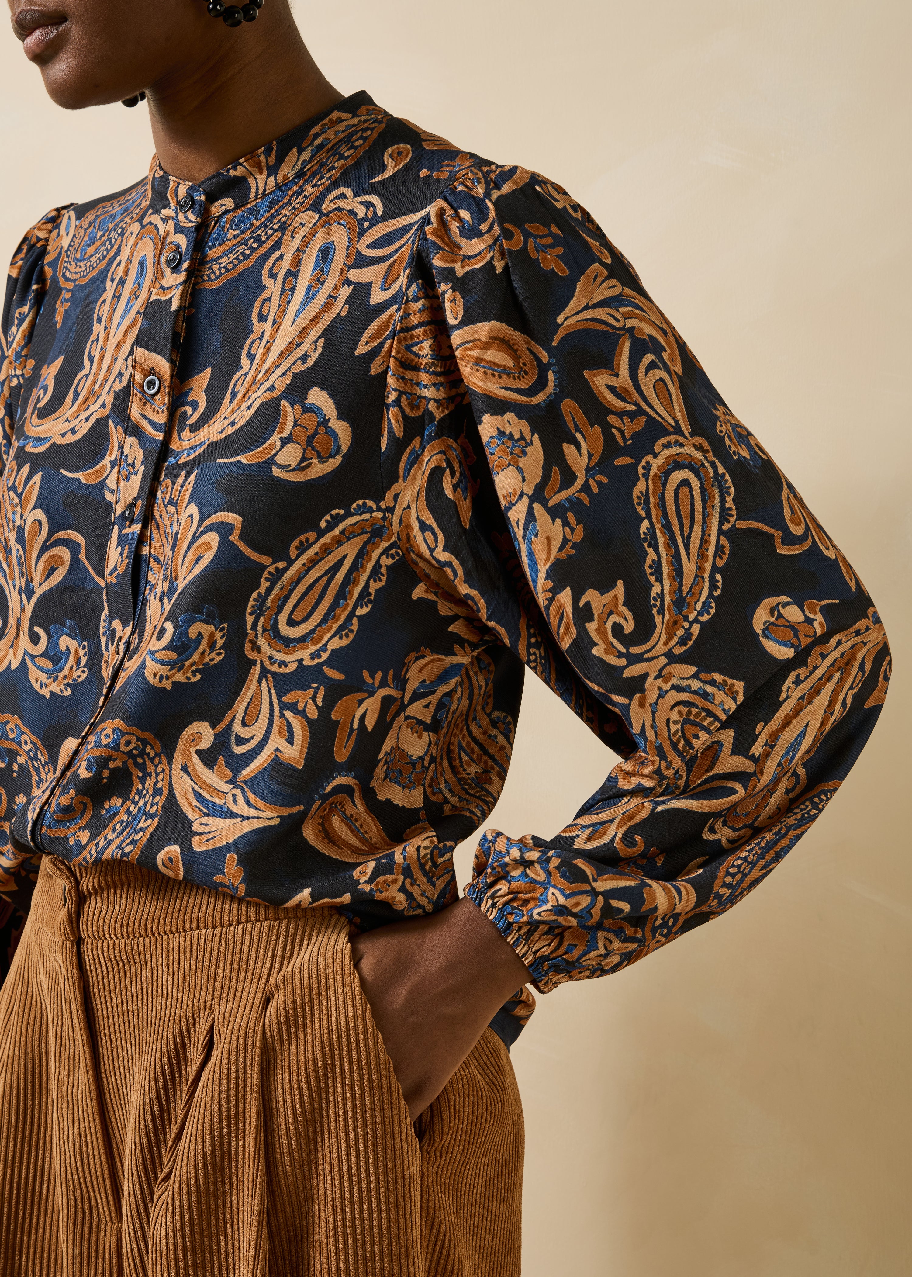 la-f-e-marabout-e-getanoa-bluse-dunkelblau-paisley image 5