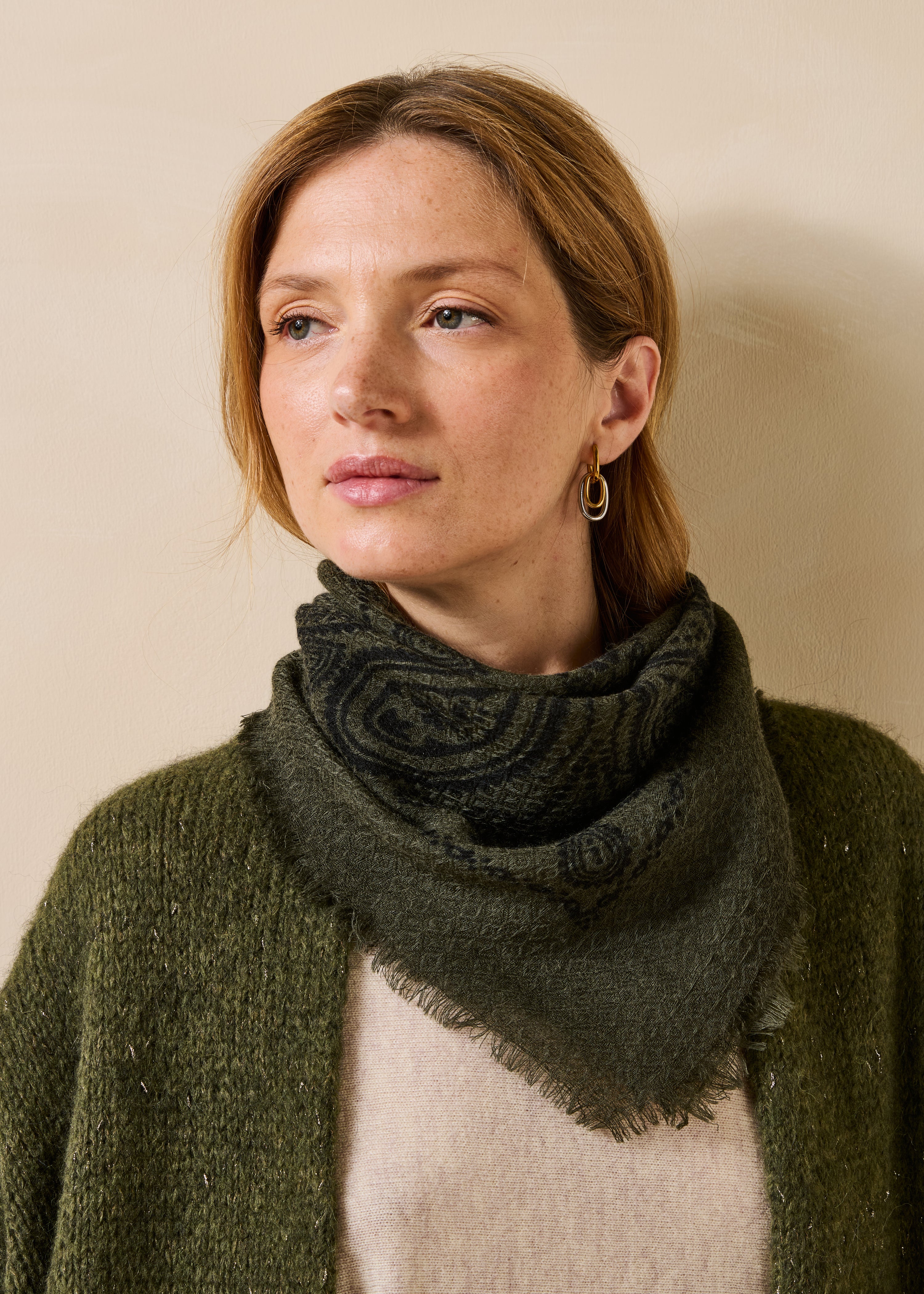 la-f-e-marabout-e-gourbi-tuch-quadratisch-khaki-damen image 1