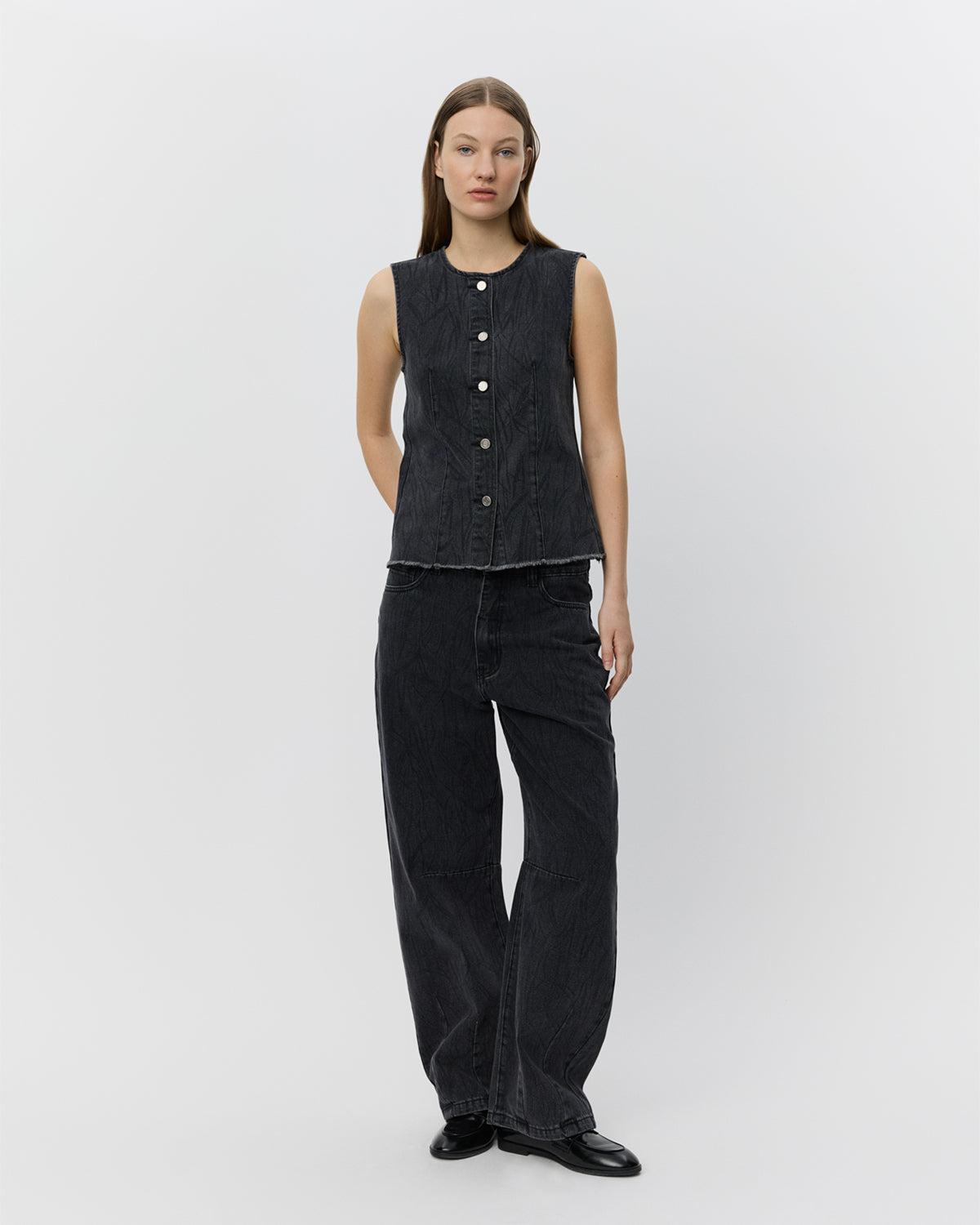 sofie-schnoor-women-carlasw-weste-schwarz-jeansweste-knopf image 2