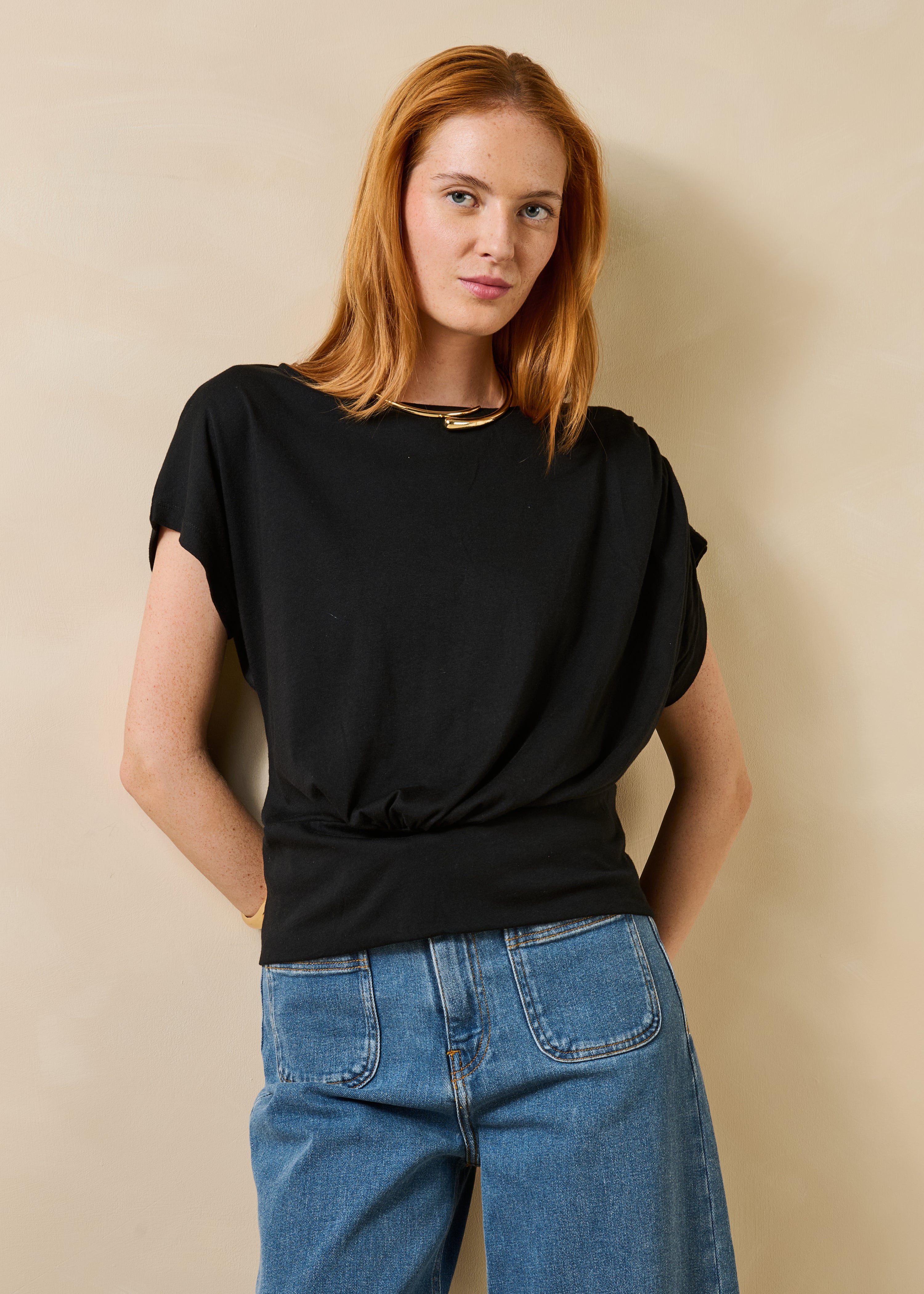 la-f-e-marabout-e-facteur-t-shirt-schwarz-bio-baumwolle-drapiert image 1