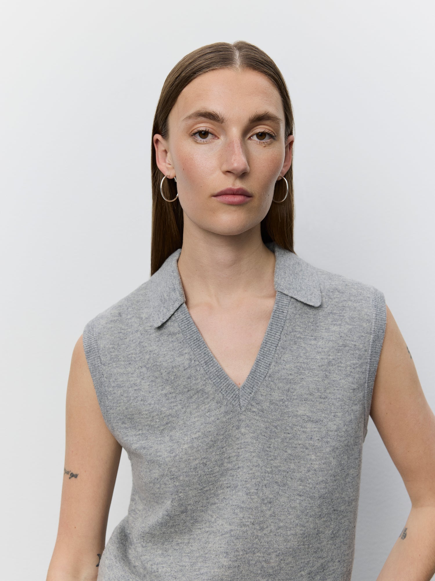 sofie-schnoor-women-applesw-weste-wollweste-grau-meliert image 5