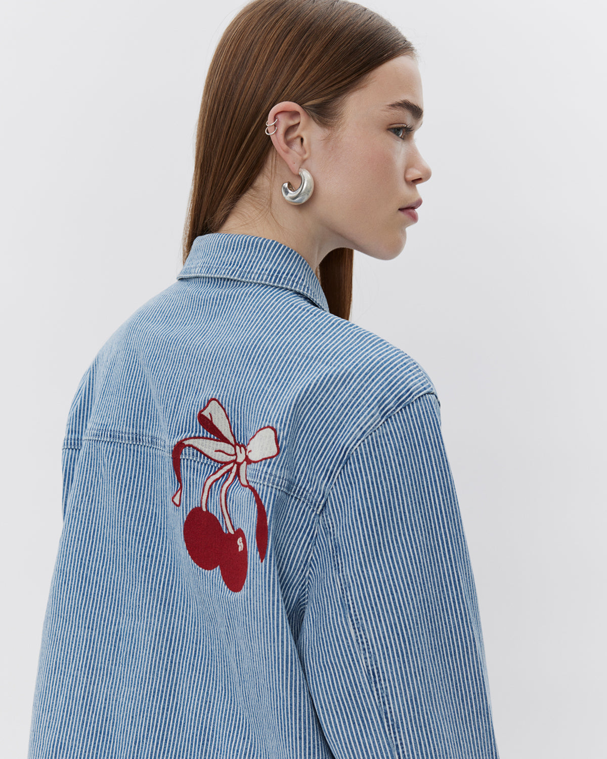 sofie-schnoor-marlosw-jacket-jeansjacke-hellblau-kirsch-print image 6
