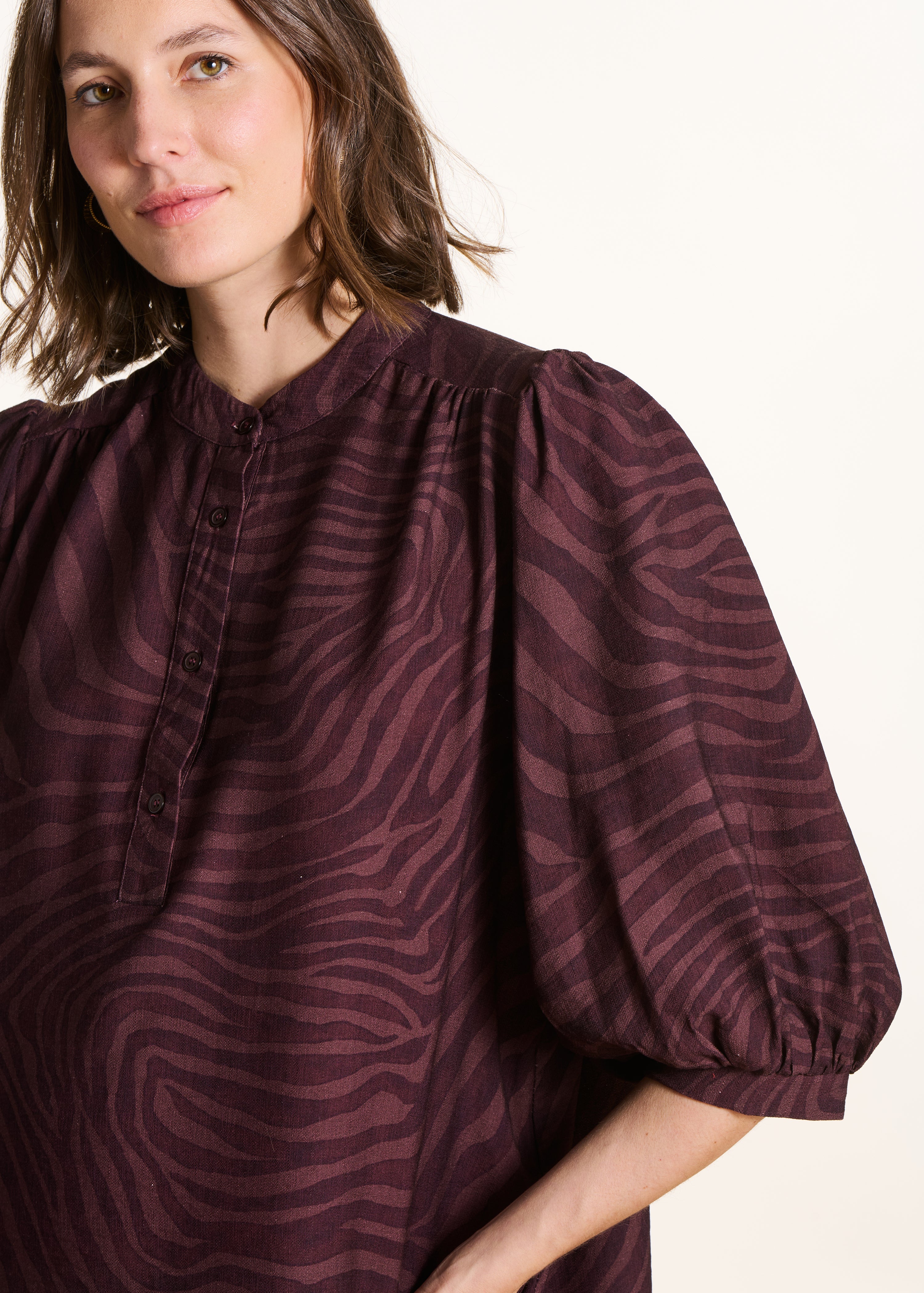 la-f-e-marabout-e-fabiola-kurzes-kleid-animalprint-braun image 5
