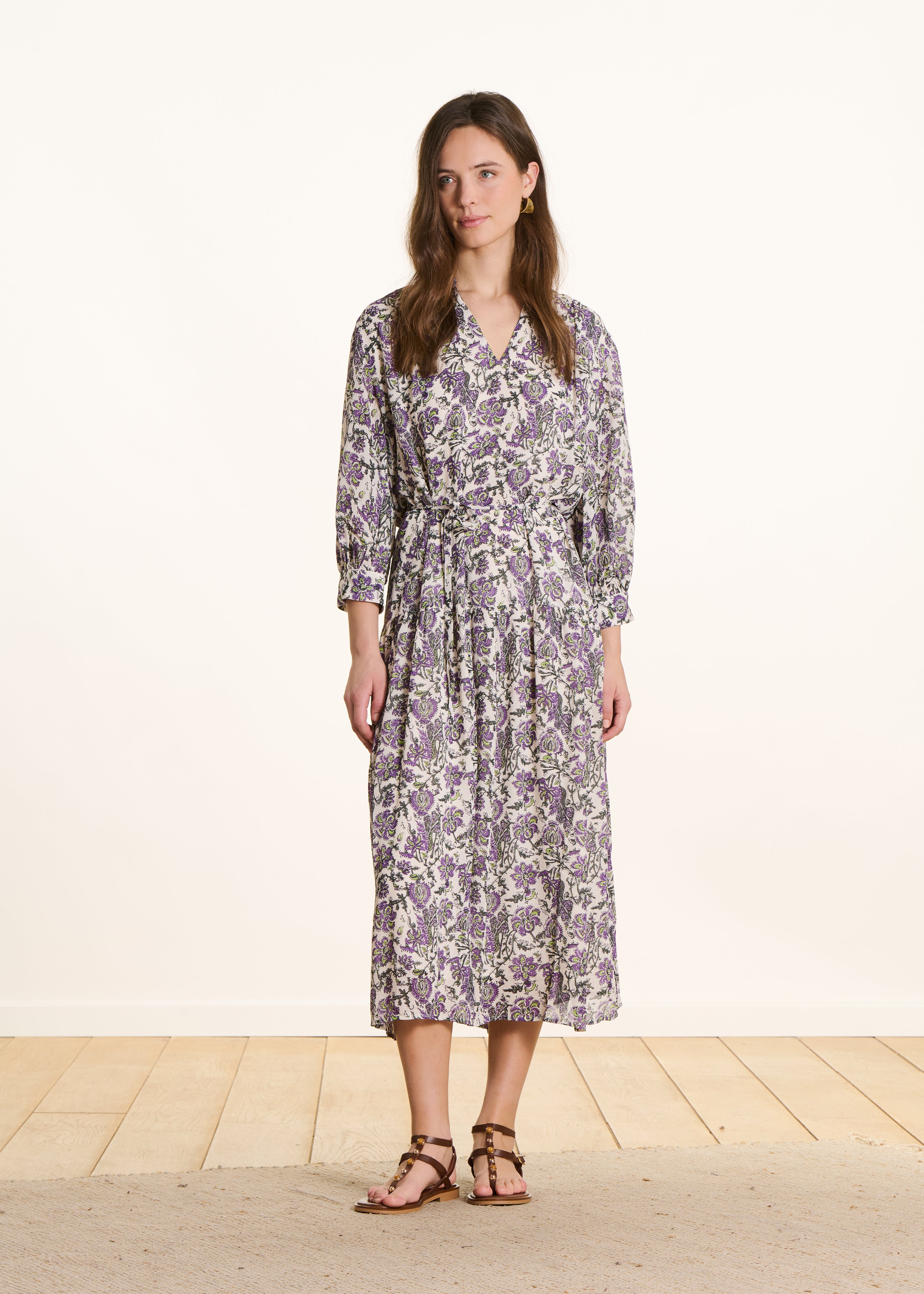 la-f-e-marabout-e-maxikleid-oversize-violett-floral-mit-g-rtel image 2