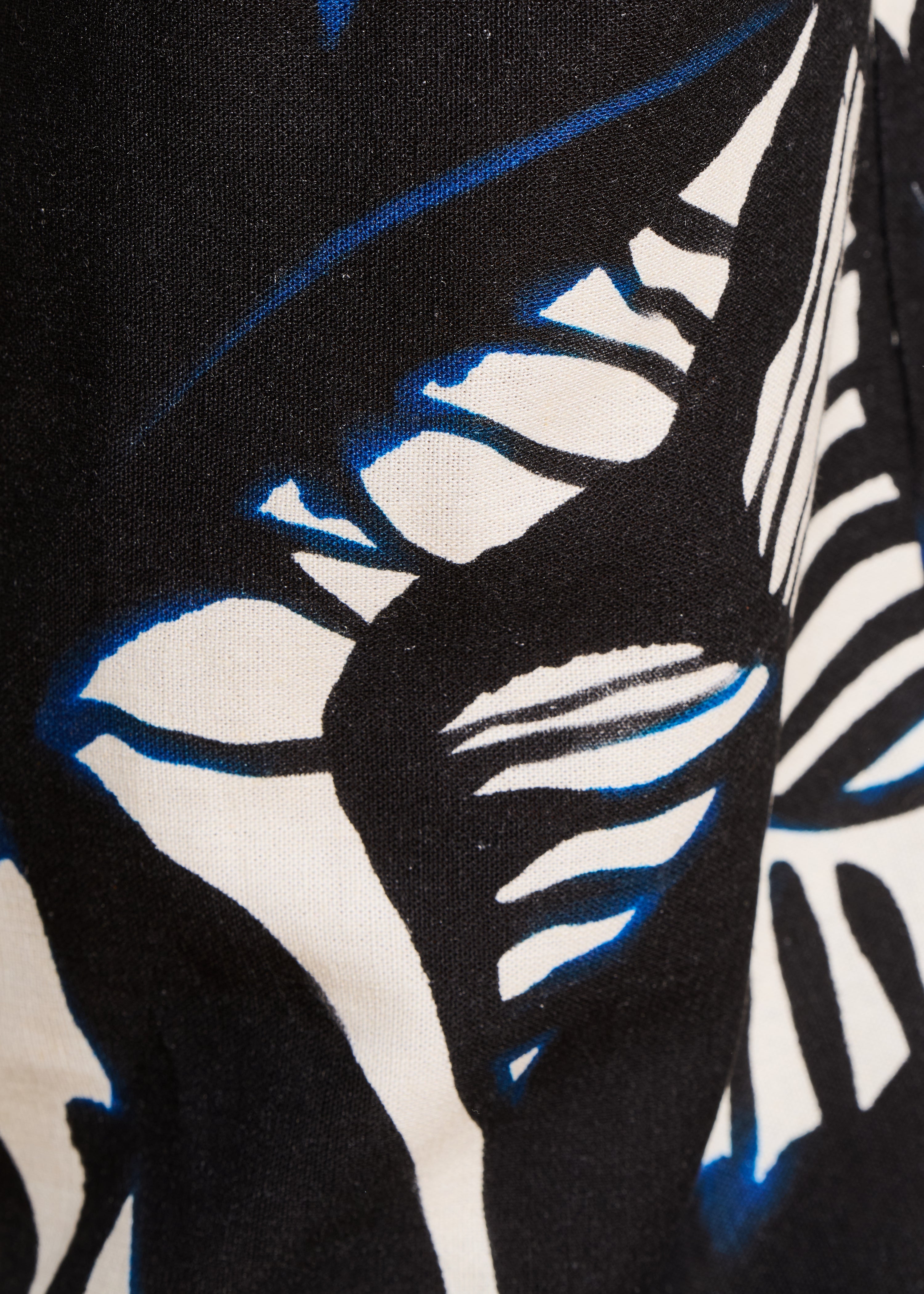 la-f-e-marabout-e-demeris-hose-ecru-schwarz-floral image 4