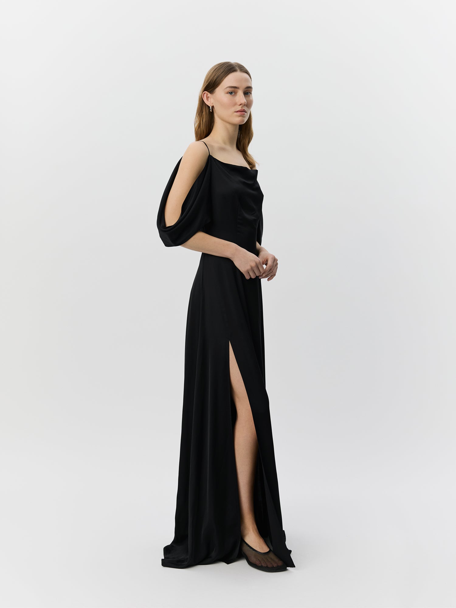 sofie-schnoor-women-simjasw-maxikleid-schwarz-satin image 3