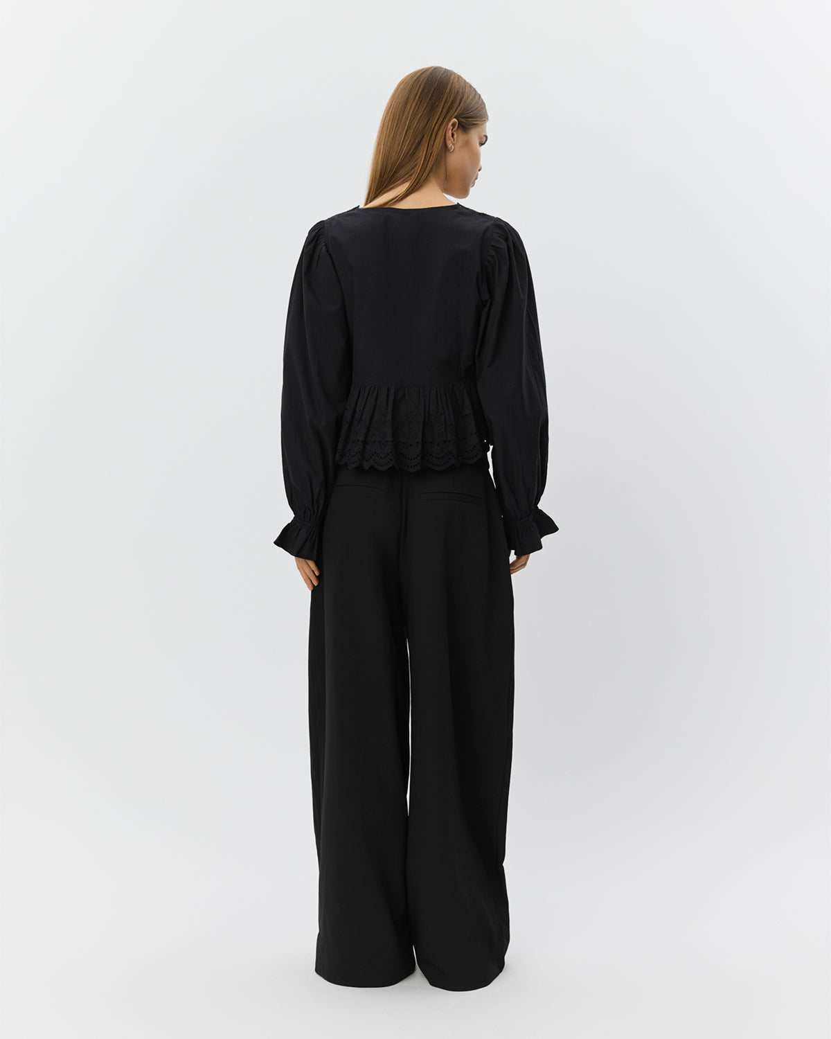 sofie-schnoor-women-ariasw-bluse-schwarz-broderie image 4