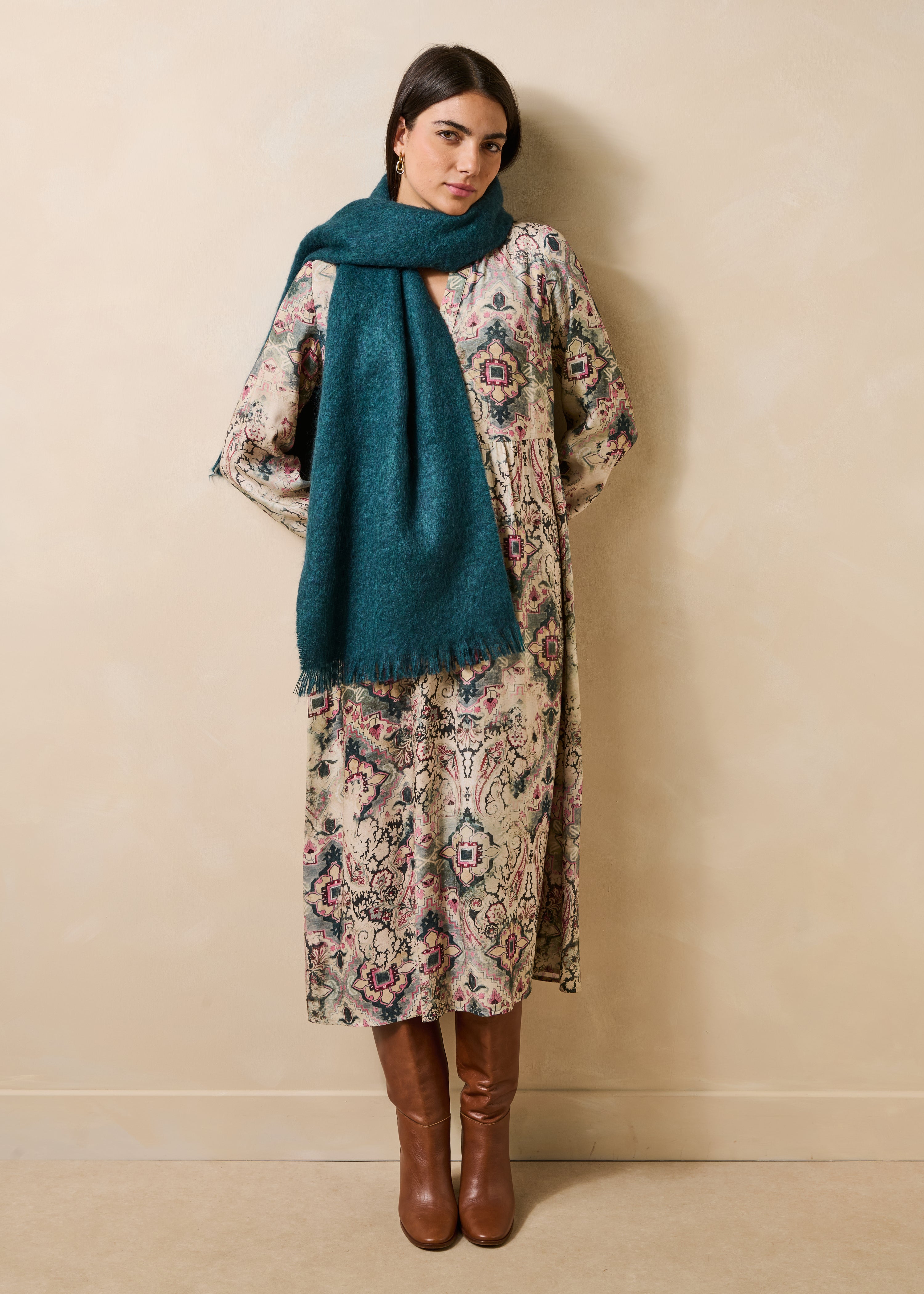 la-f-e-marabout-e-zlarina-schal-petrol-mit-mohair image 3