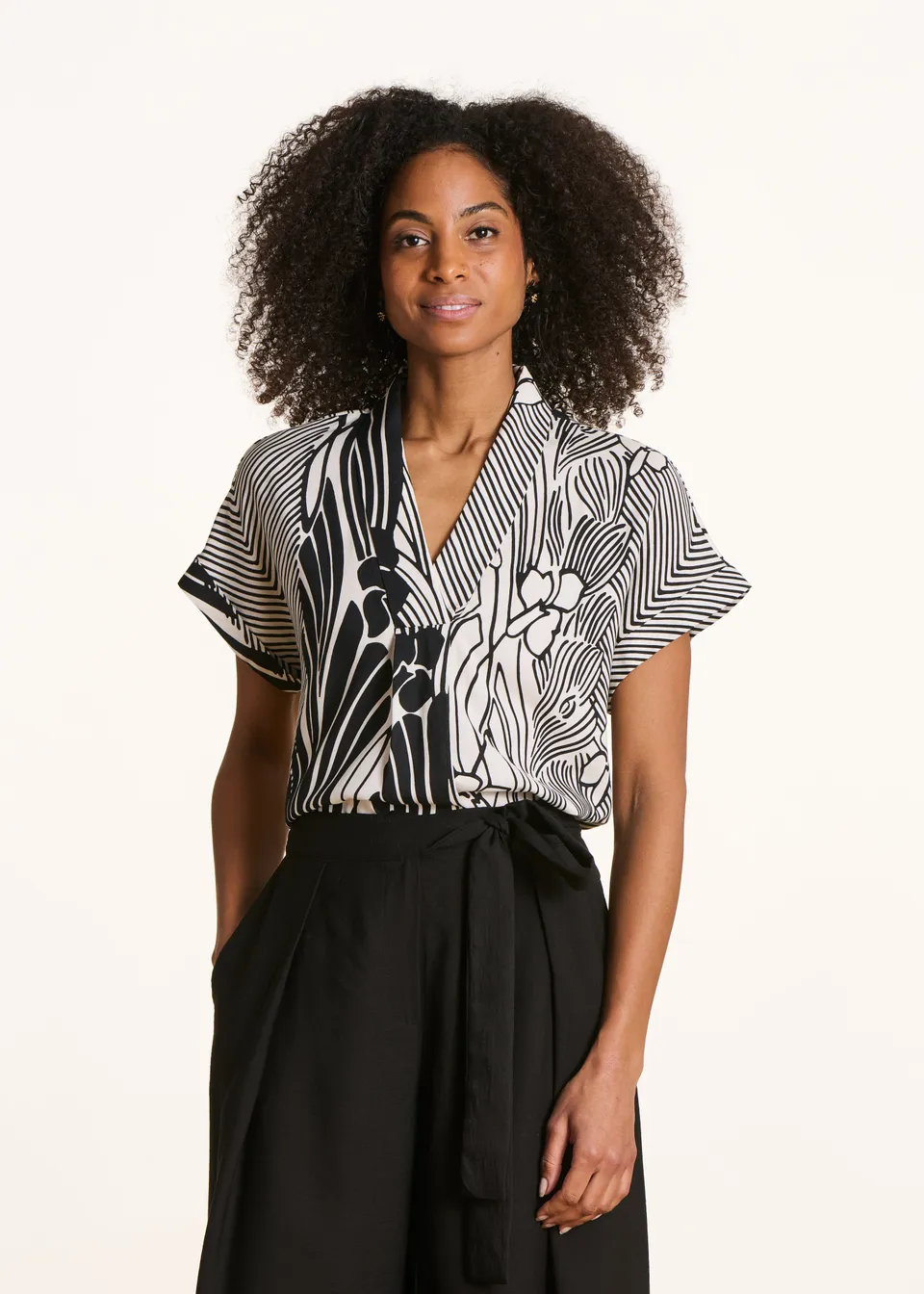 la-f-e-marabout-e-fanfan-top-schwarz-wei-floral-v-ausschnitt image 1