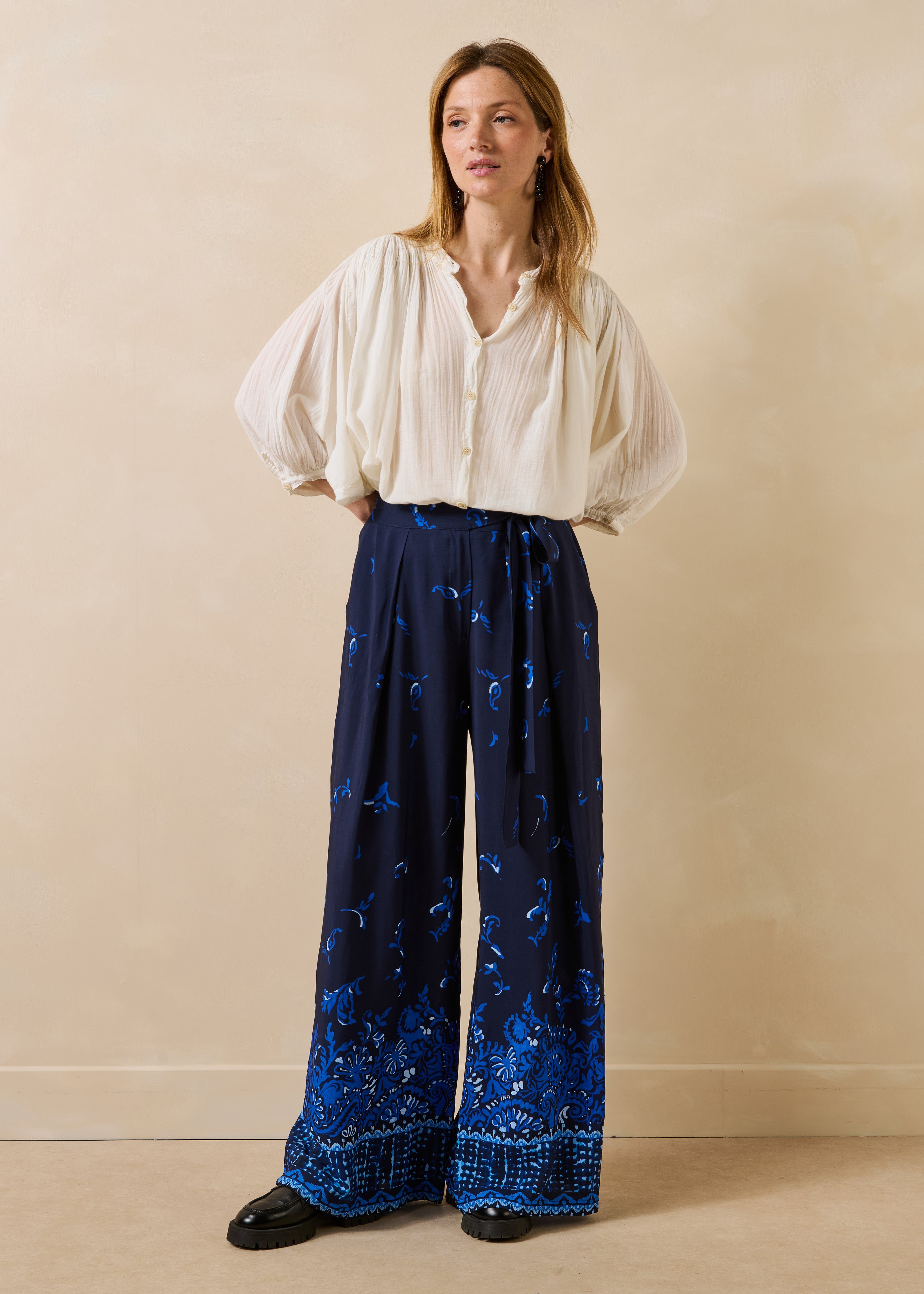 la-f-e-marabout-e-simba-hose-blau-weit-blumen-bindeg-rtel image 1