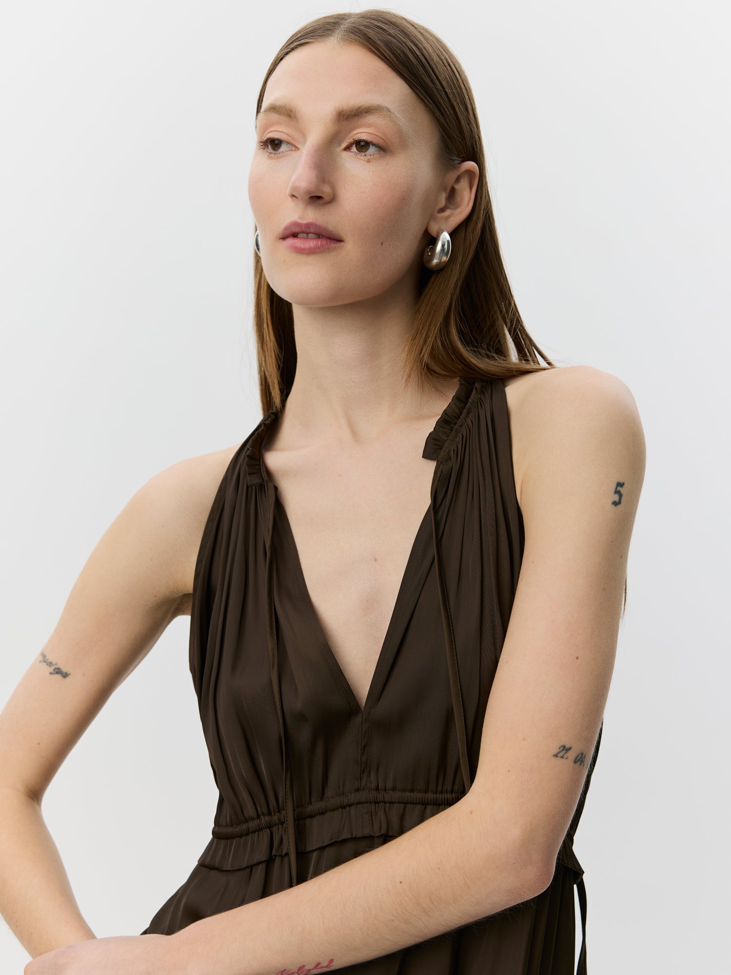 sofie-schnoor-women-melsw-halter-neck-maxikleid-braun-v-ausschnitt image 5