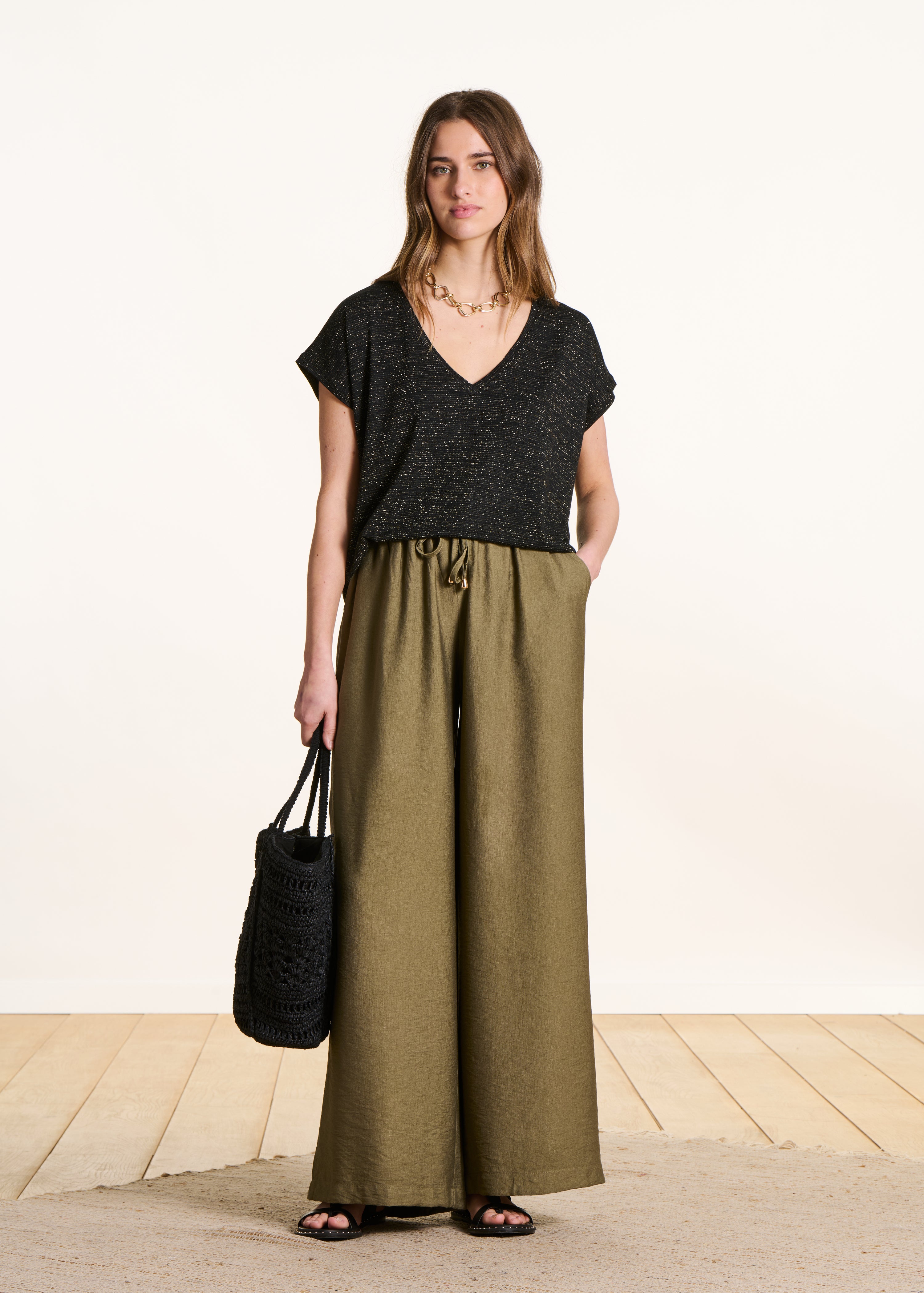 la-f-e-marabout-e-vino-t-shirt-schwarz-v-ausschnitt-xs image 2