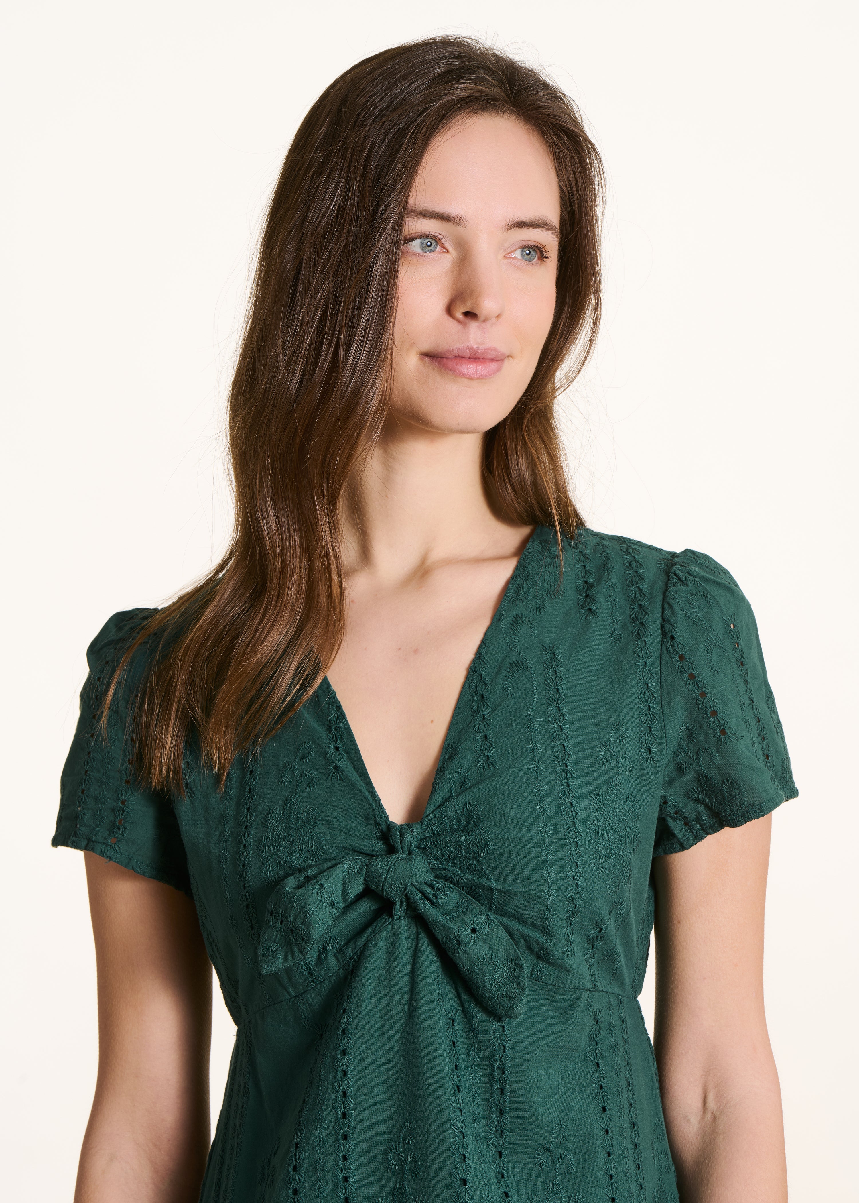 la-f-e-marabout-e-volley-kleid-gr-n-midi-broderie image 4