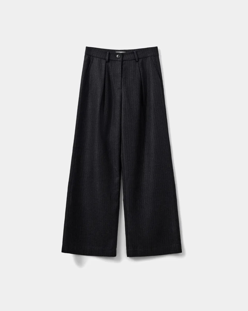 sofie-schnoor-women-nathaliasw-hose-schwarz-nadelstreifen image 1