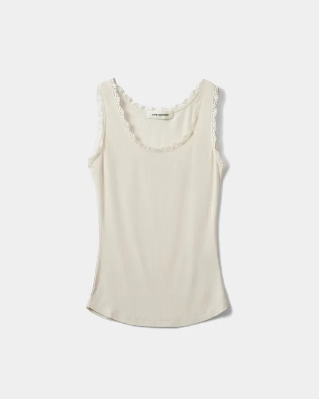 sofie-schnoor-women-ulrikke-top-off-white-spitze-slim-fit image 1