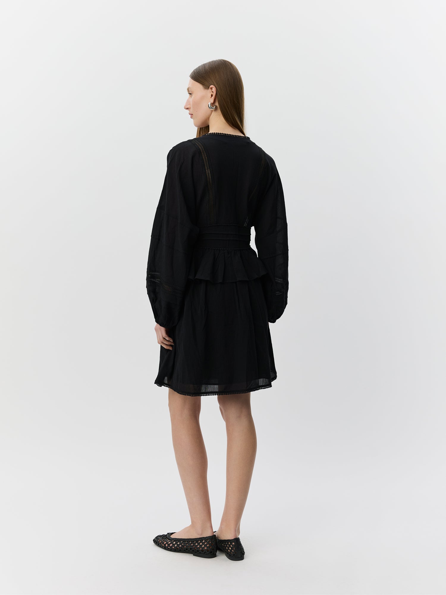 sofie-schnoor-jouvesw-midikleid-schwarz-34-spitze image 4