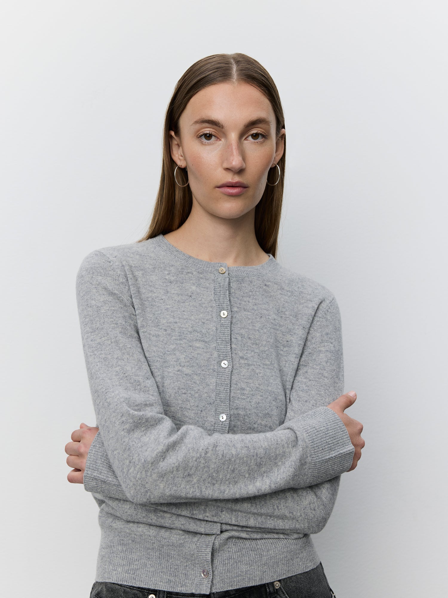 sofie-schnoor-cissesw-cardigan-grau-melange-merinowolle image 4