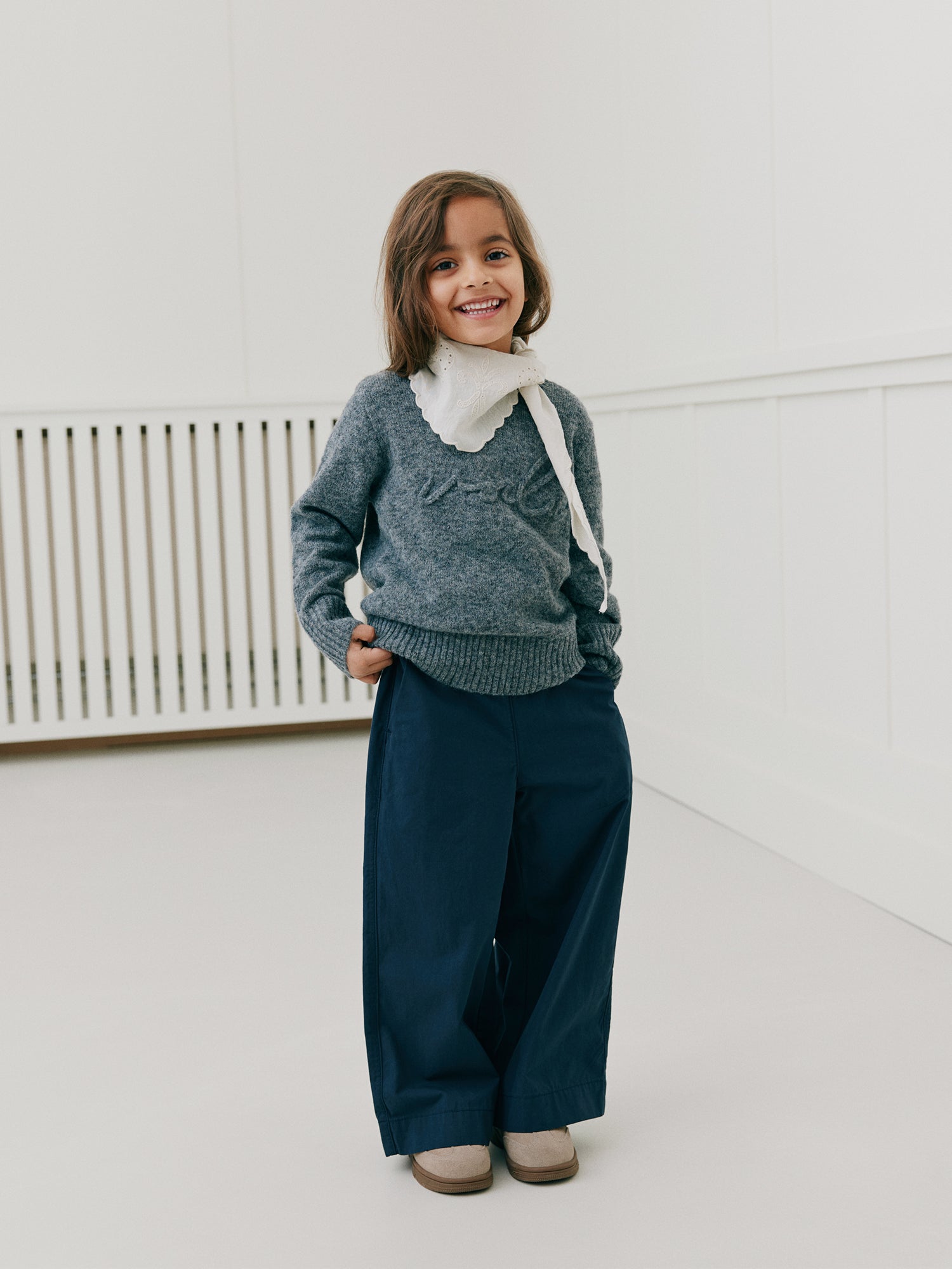 sofie-schnoor-kids-minnikkb-strickpullover-grau-voila image 2