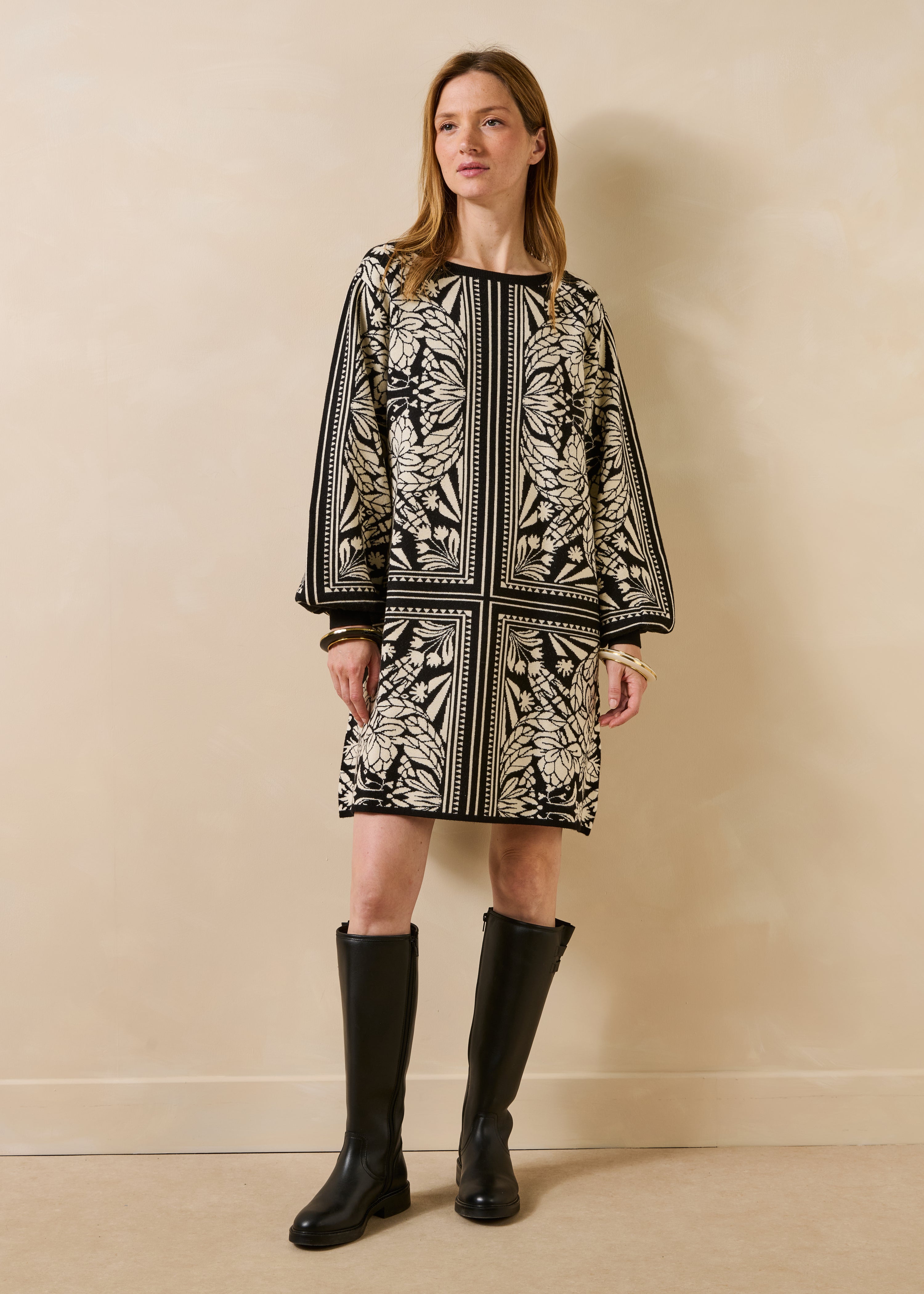 la-f-e-marabout-e-gaga-kleid-schwarz-wei-kurz-jacquard image 1
