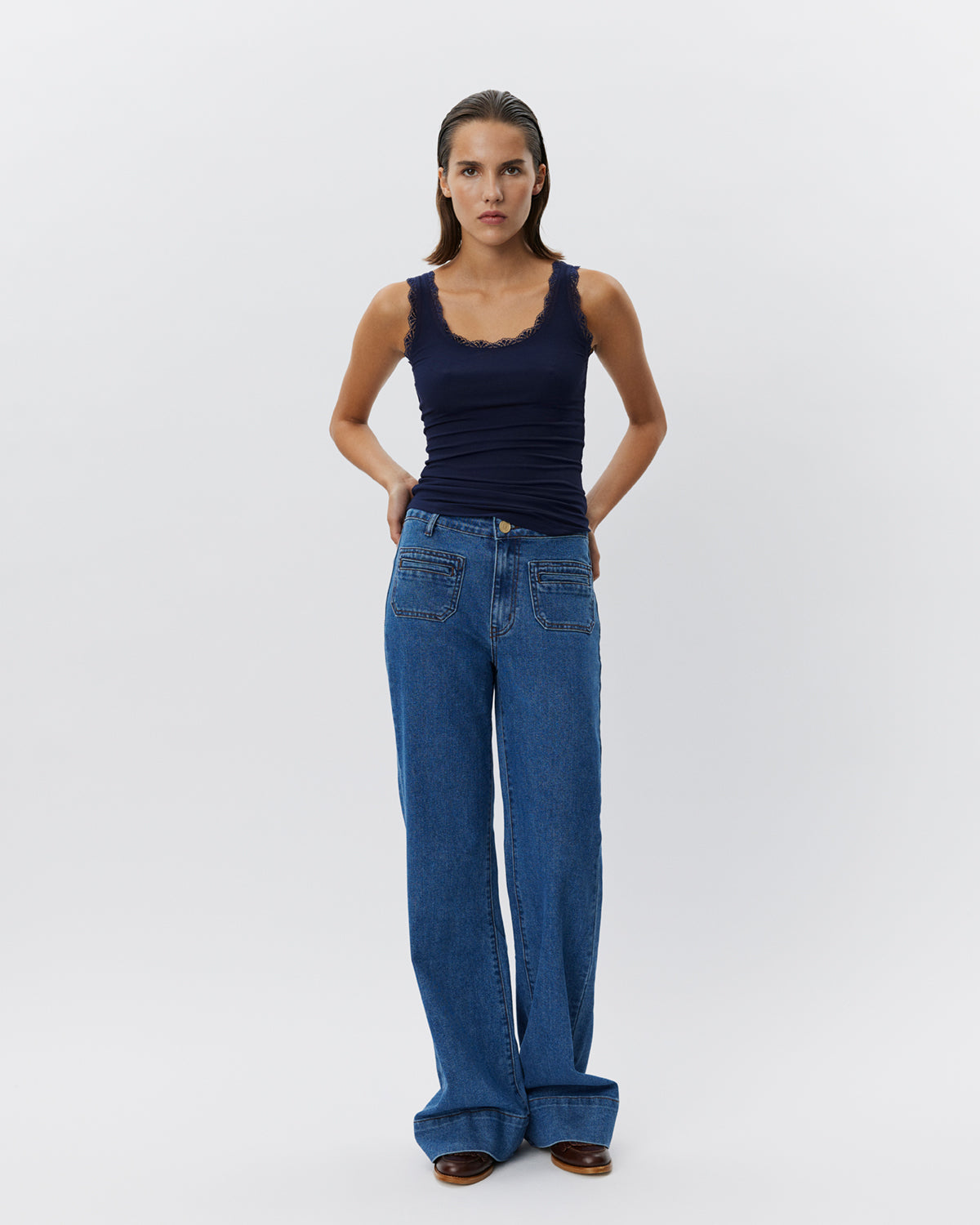 sofie-schnoor-women-ulrikkesw-top-navy-viskose-spitze image 3