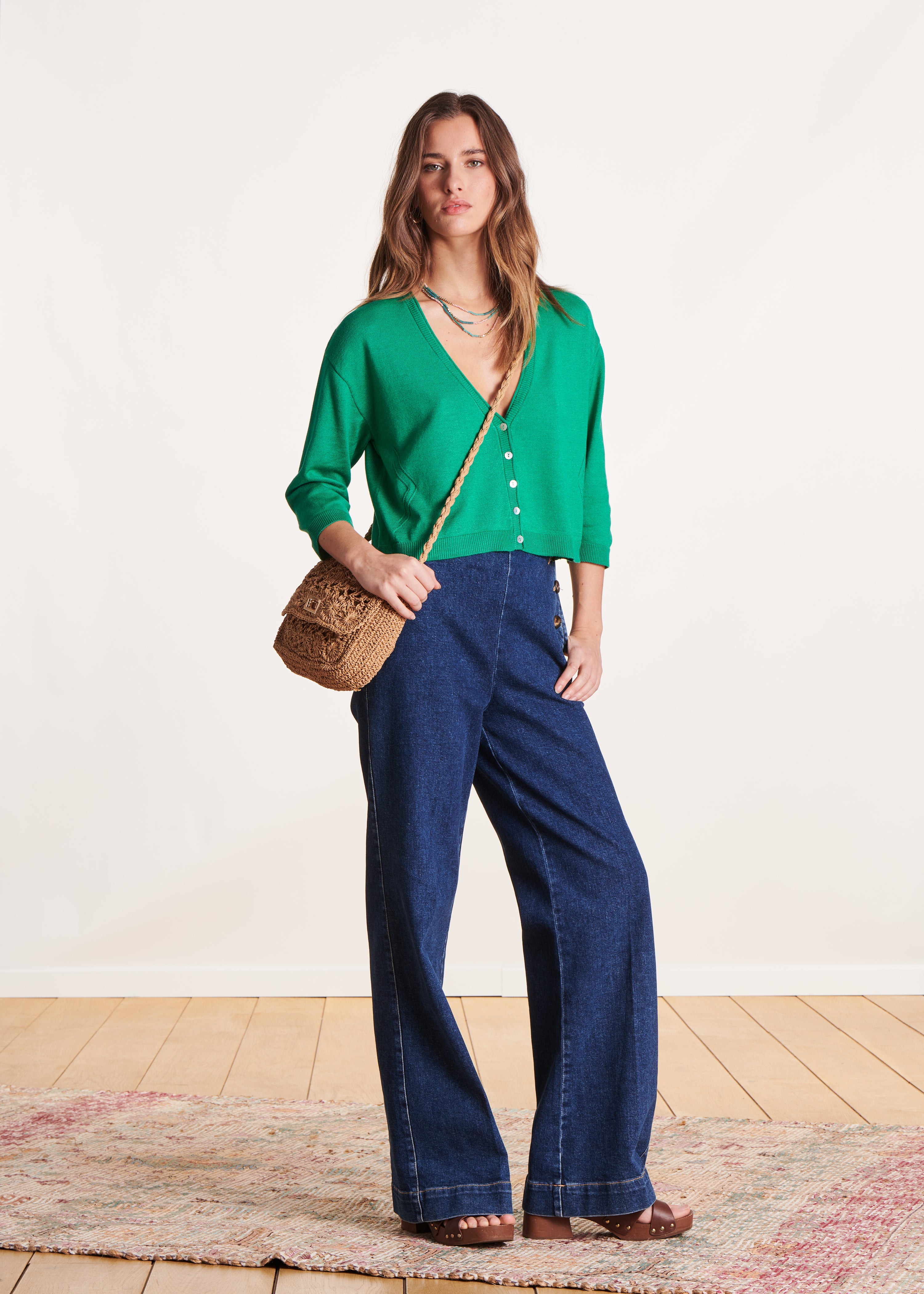 la-f-e-marabout-e-manele-gilet-wasabi-kurz-v-ausschnitt image 2