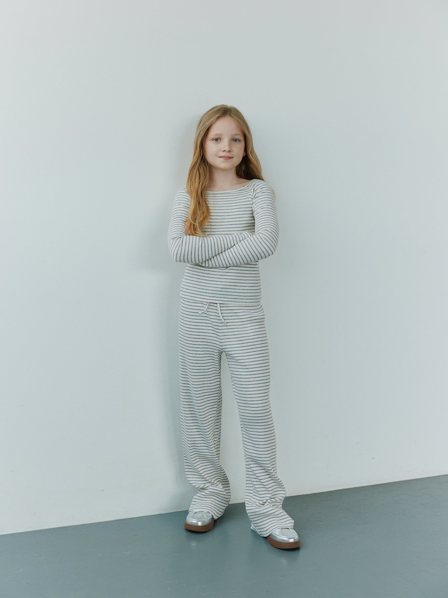 sofie-schnoor-young-somasy-shirt-grau-gestreift-langarm image 4