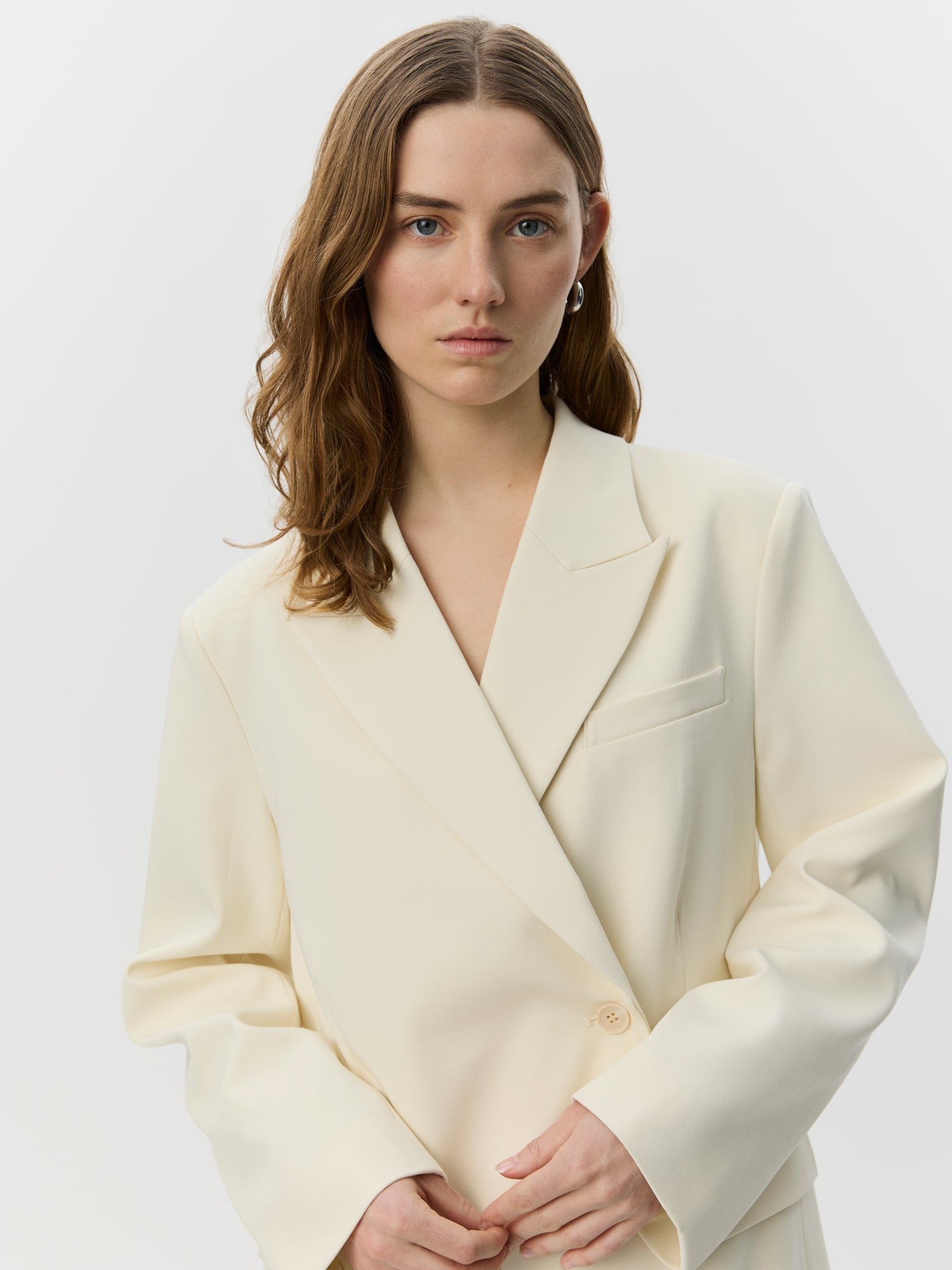 sofie-schnoor-harpirsw-boxy-blazer-off-white-doppelreihig image 5