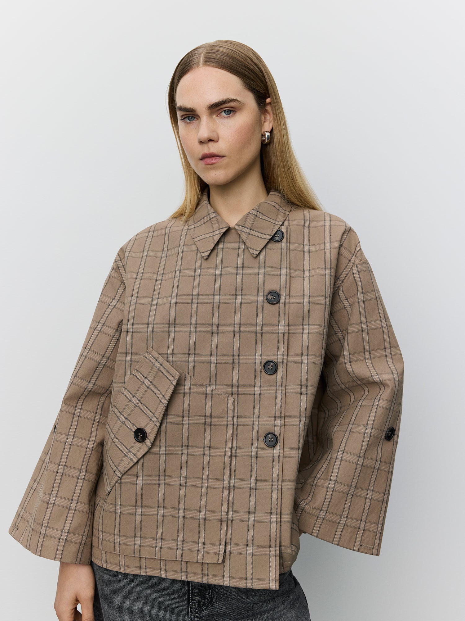 sofie-schnoor-agathasw-jacke-karo-hellbraun image 5