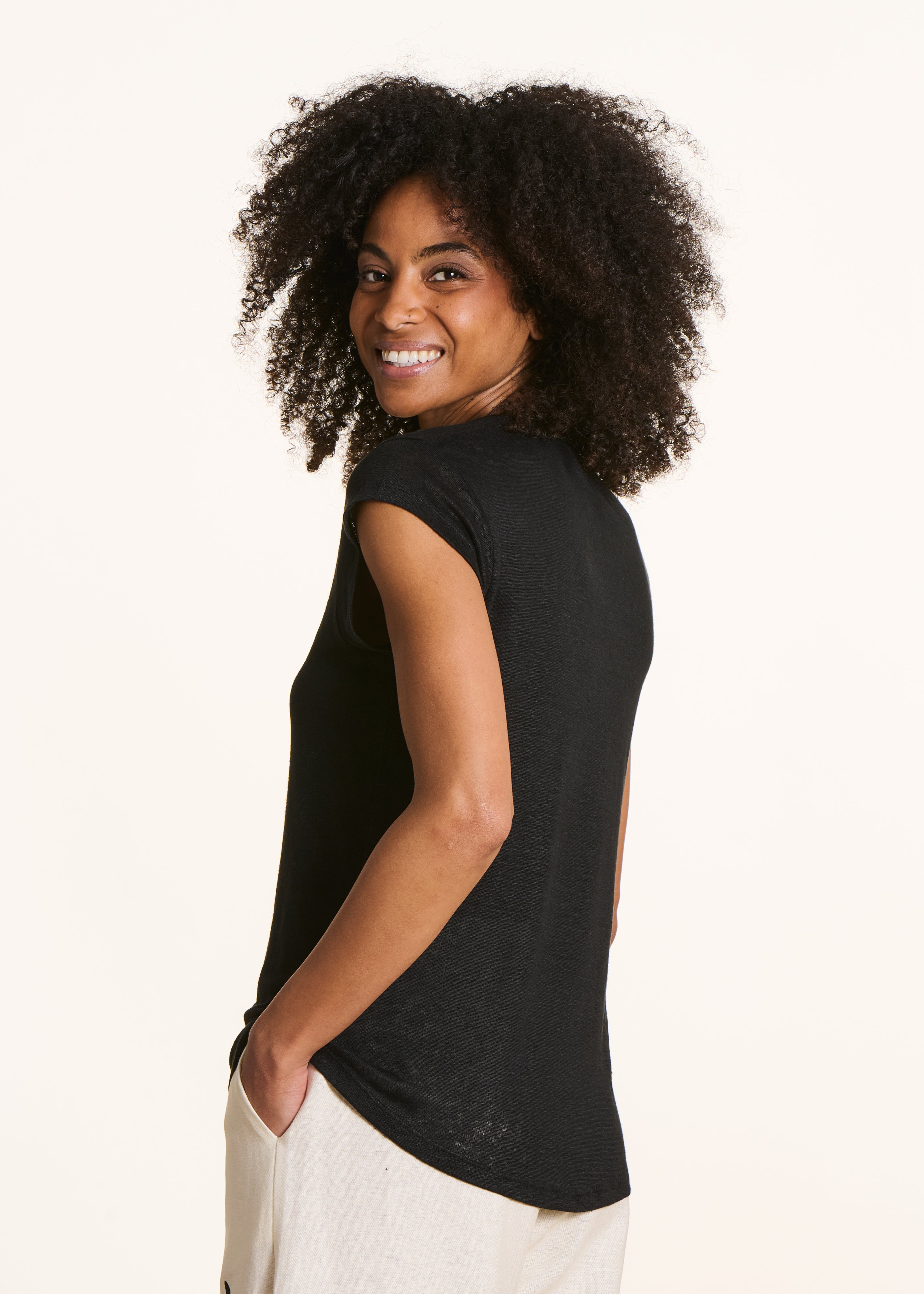 la-f-e-marabout-e-tops-davia-t-shirt-schwarz-leinen image 3