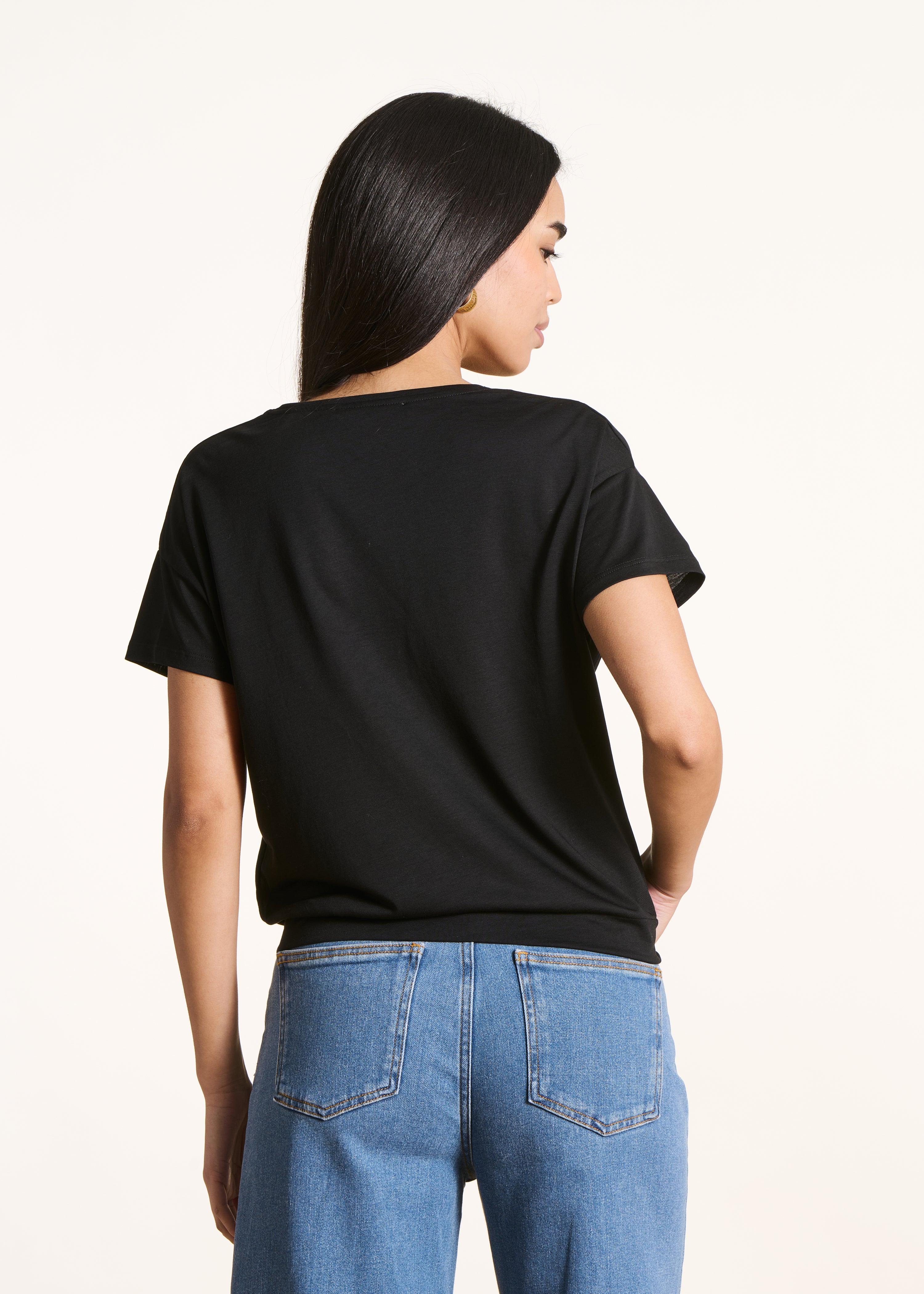 la-f-e-marabout-e-tops-t-shirt-schwarz-lyocell-v-ausschnitt image 3