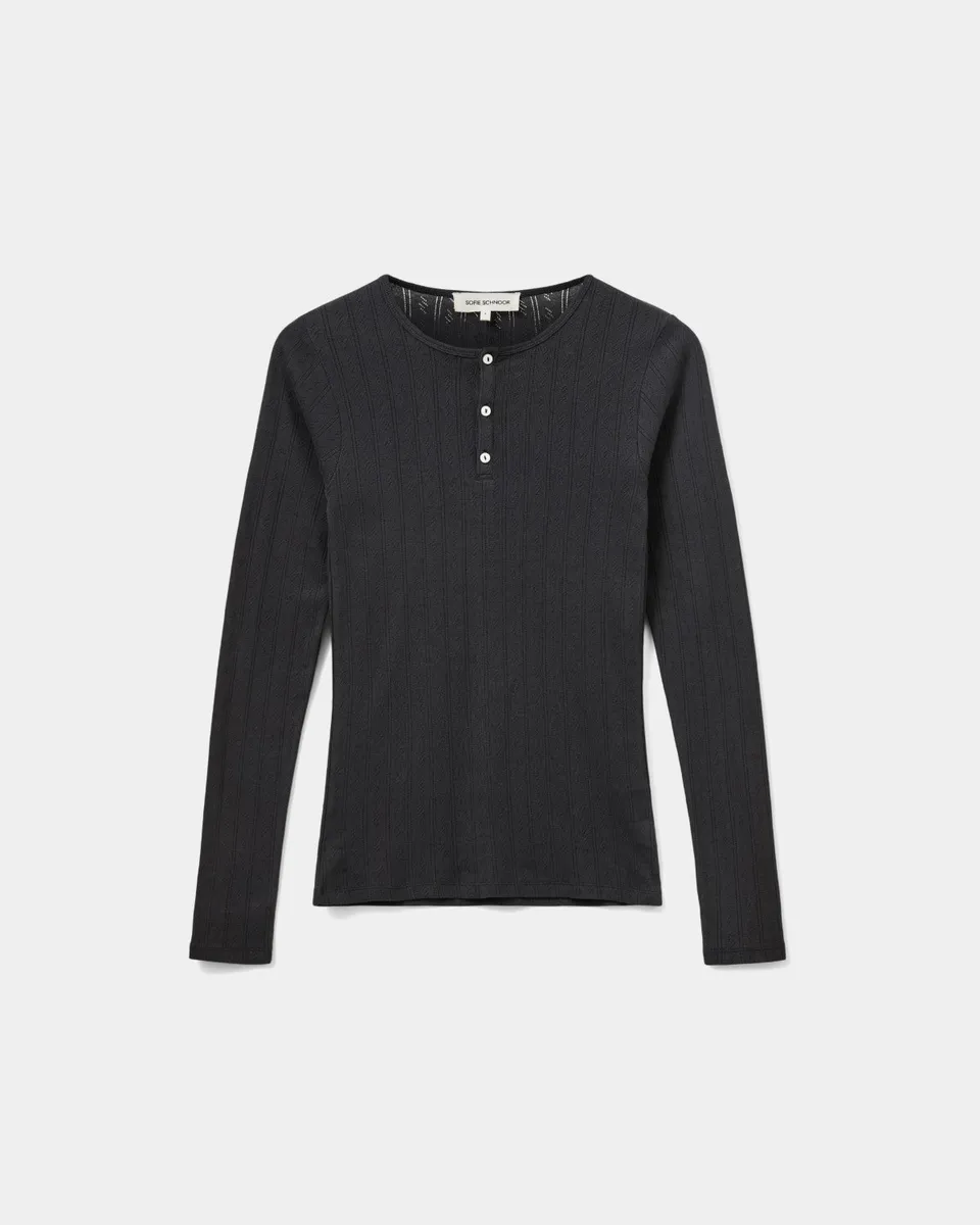 sofie-schnoor-women-aliciasw-langarmshirt-schwarz-bio-loch image 1