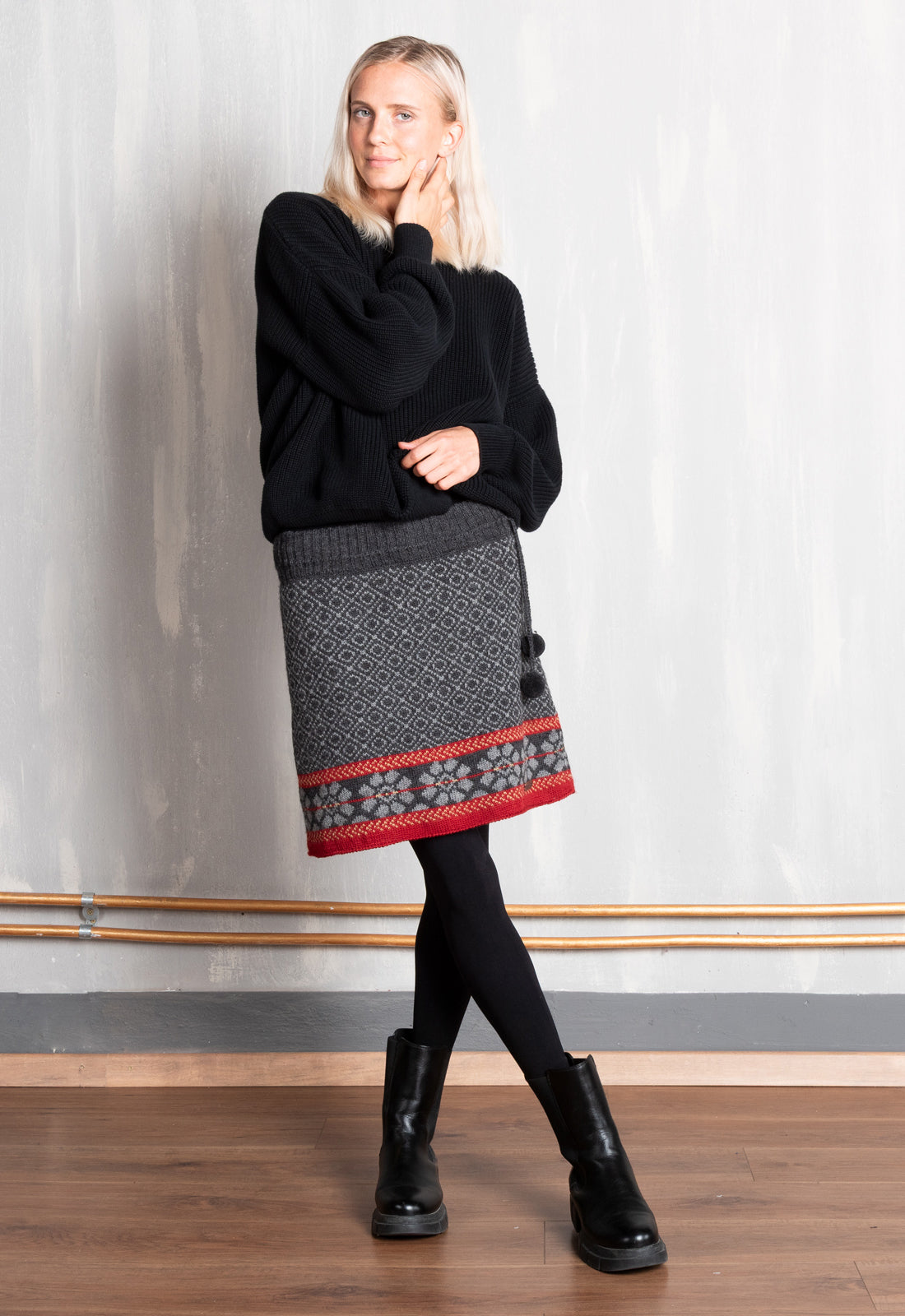 moshiki-aarav-strickrock-grau-100-wolle-42-cm image 2