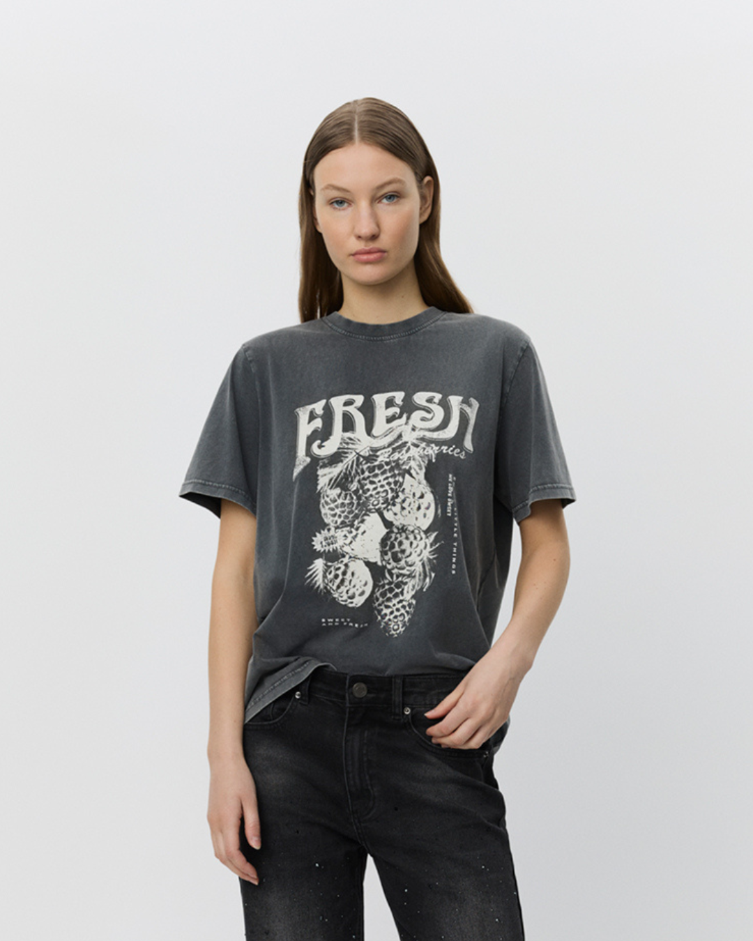 sofie-schnoor-women-zenasw-t-shirt-stone-washed-black image 5