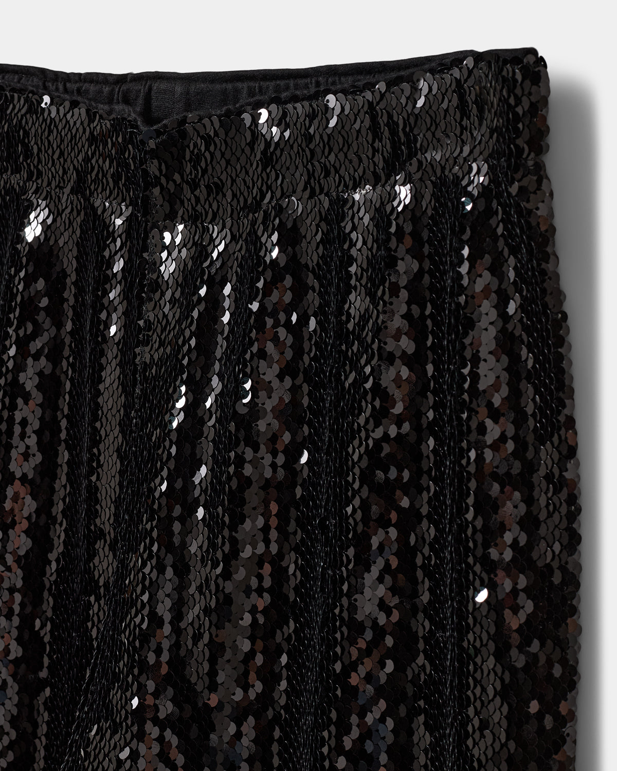 sofie-schnoor-young-otellisy-paillettenhose-black-glitter image 3