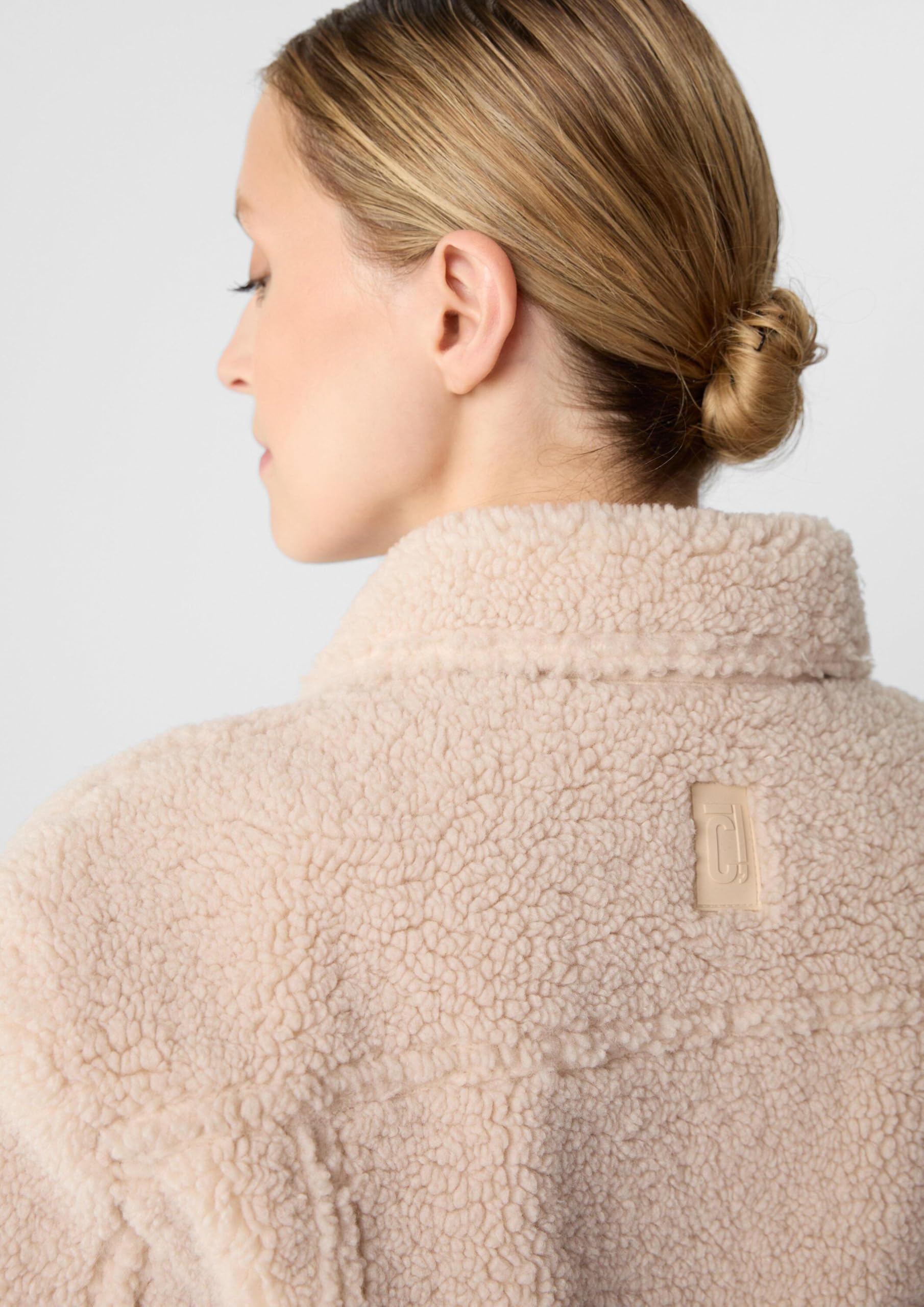comma-teddy-kurz-jacke-damen-hemdkragen image 5
