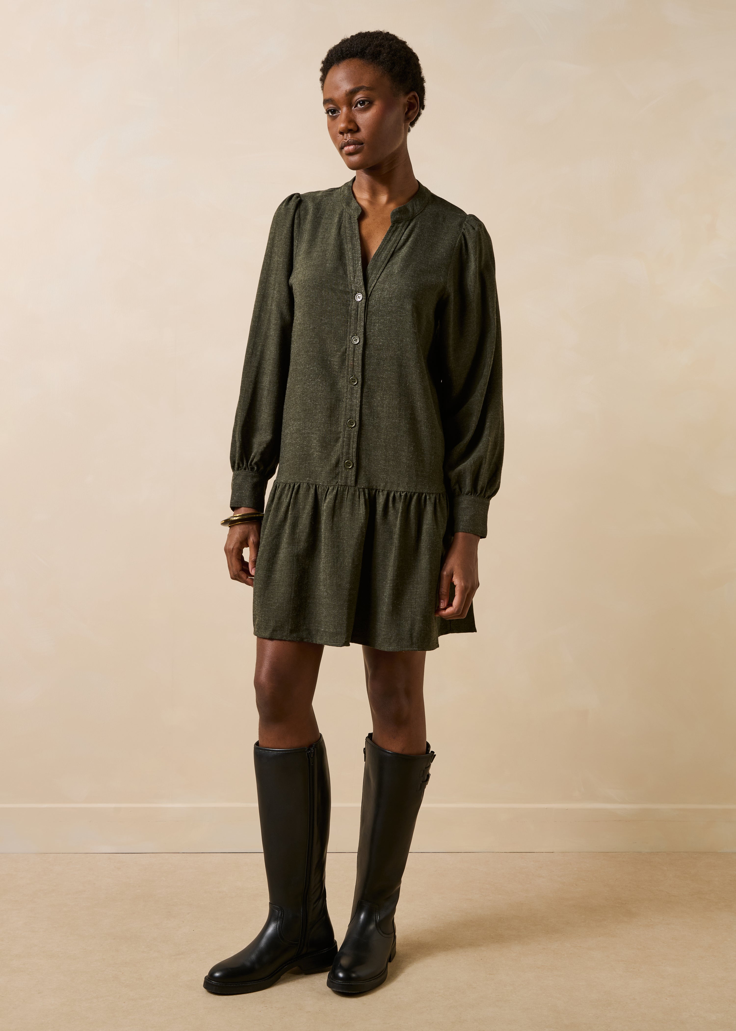 la-f-e-marabout-e-grama-kleid-kurz-khaki-viskose-tunika-kragen image 1