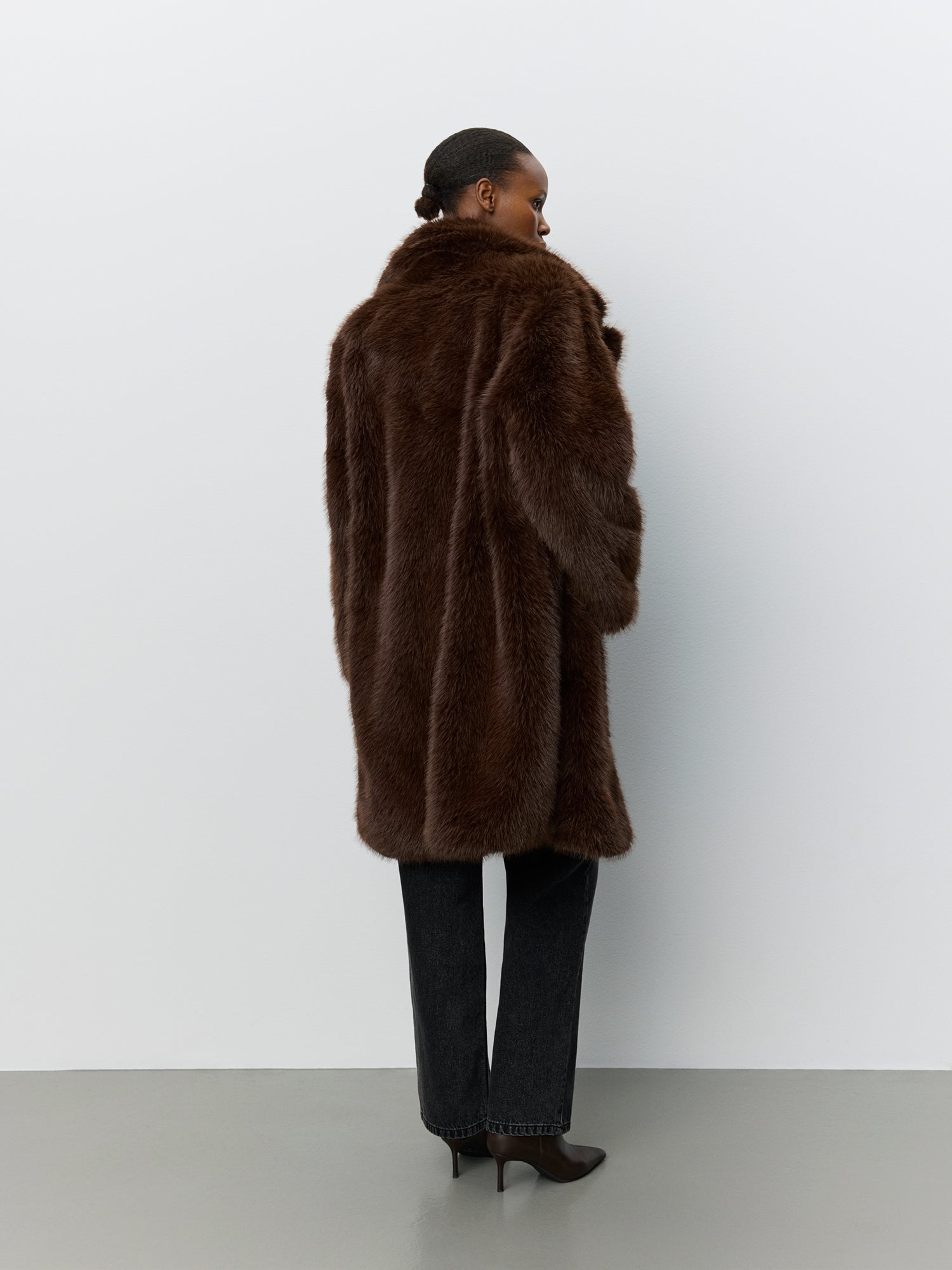 sofie-schnoor-larissasw-kunstfell-jacke-braun-36-lang image 4