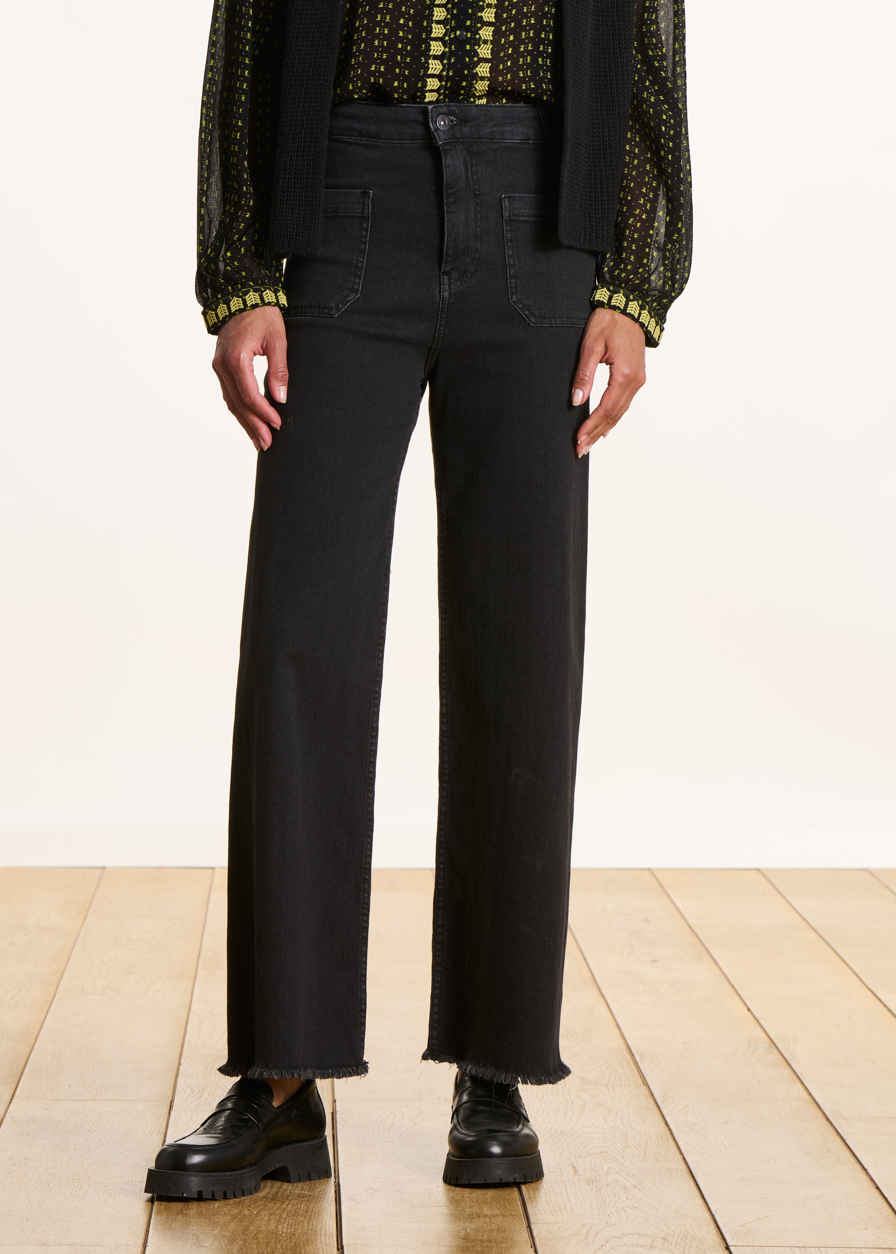 la-f-e-marabout-e-jeans-flare-schwarz-bio-high-waist image 2