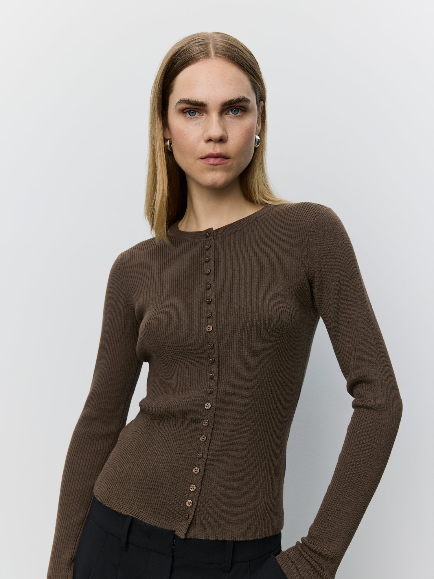 sofie-schnoor-julessw-s263265-cardigan-braun-merinowolle image 5
