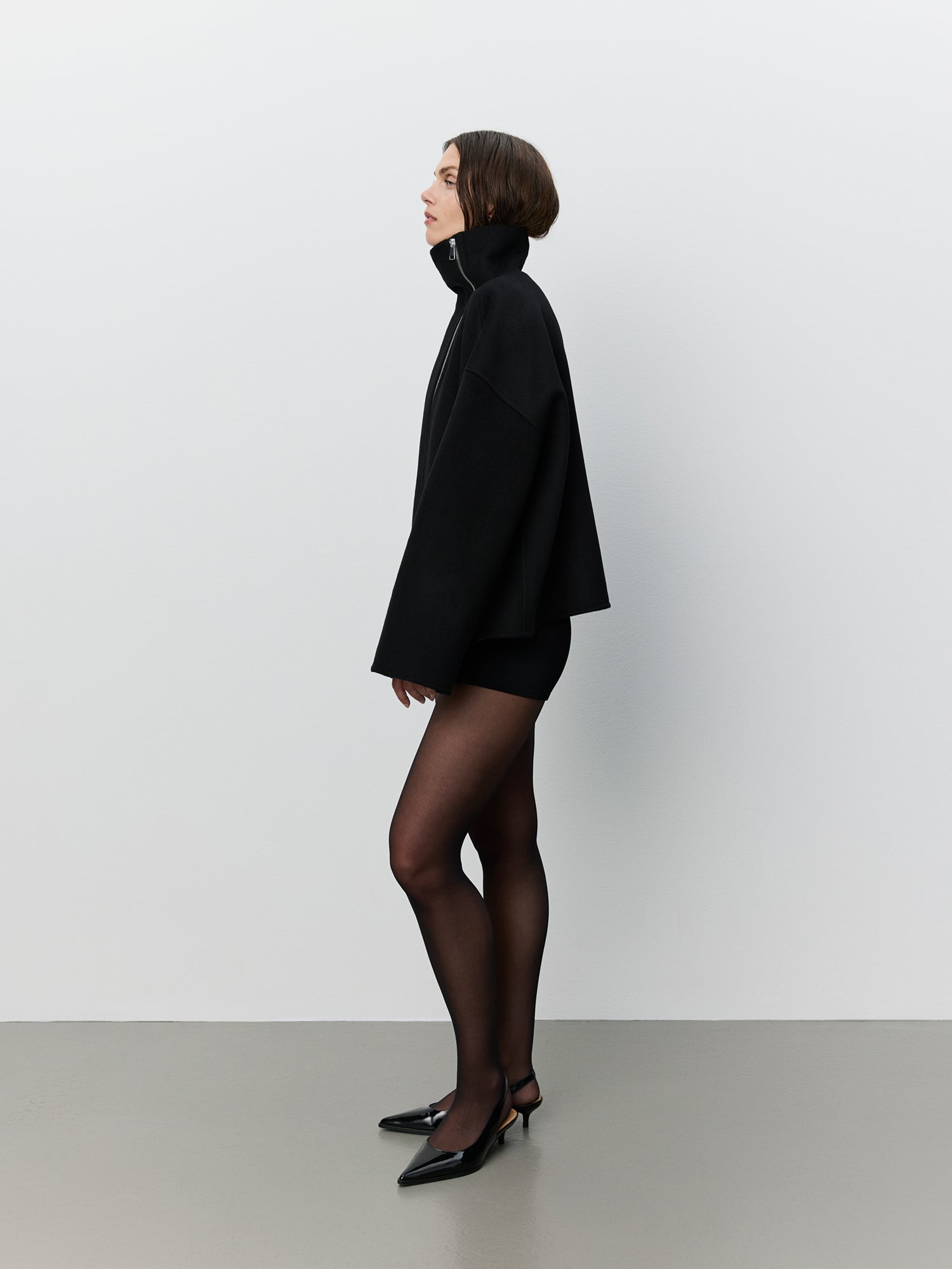 sofie-schnoor-icon-014-funnel-neck-jacke-wolle-schwarz image 3