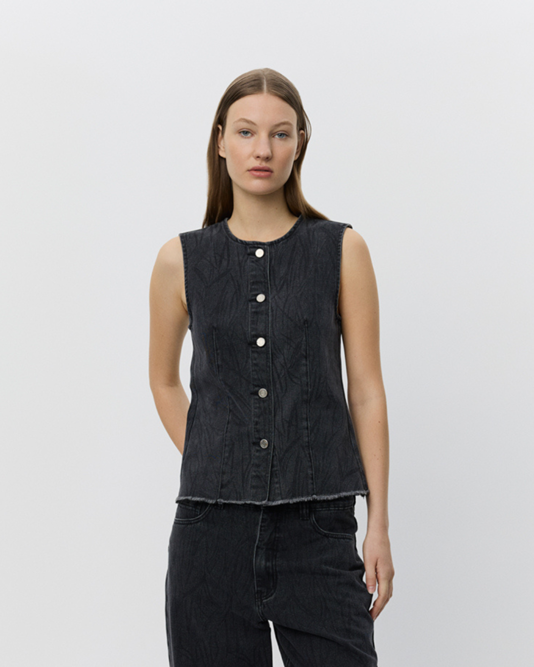 sofie-schnoor-women-carlasw-weste-schwarz-jeansweste-knopf image 5