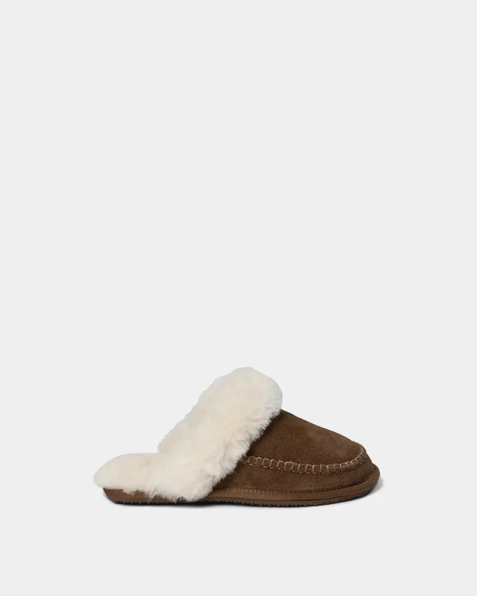 sofie-schnoor-anyasw-indoor-shoe-hausschuh-brown-fudge-lammfell image 1