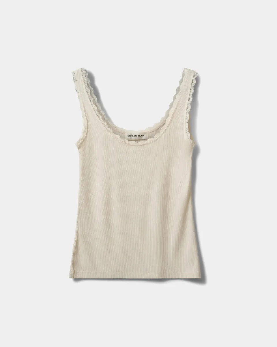 sofie-schnoor-ulrikkesw-top-off-white-spitze-slim image 1