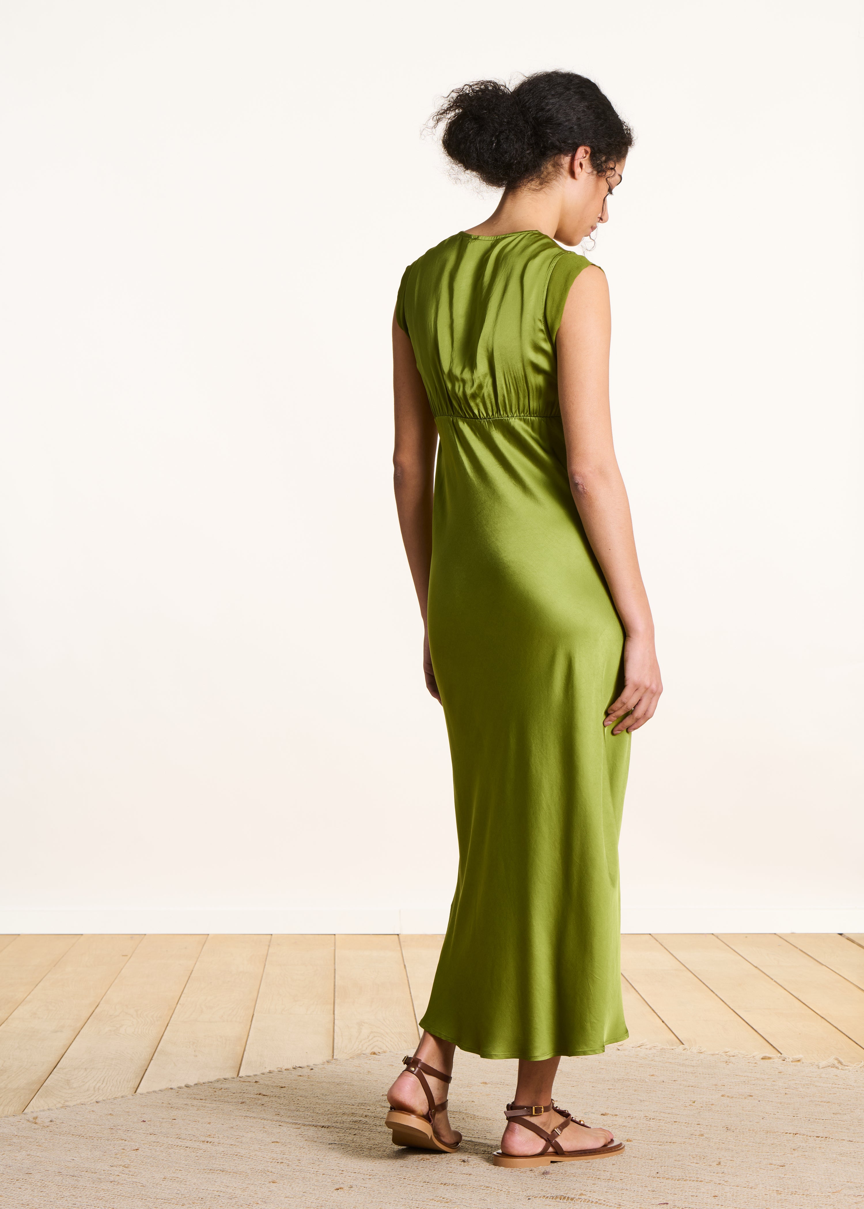 la-f-e-marabout-e-robe-satinkleid-gr-n-lang-rmellos image 2