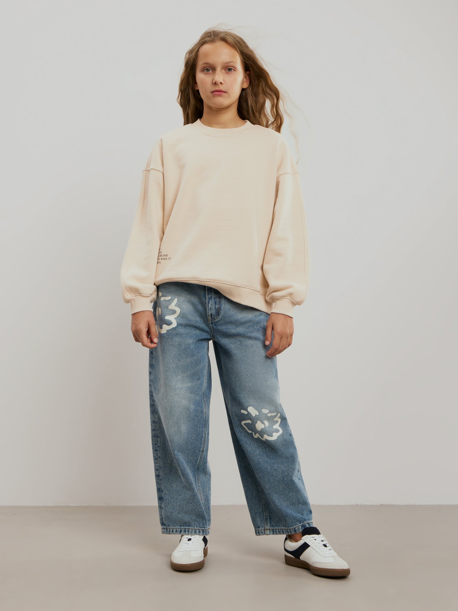 sofie-schnoor-young-elinsy-sweatshirt-fog-mumin-baumwolle image 7