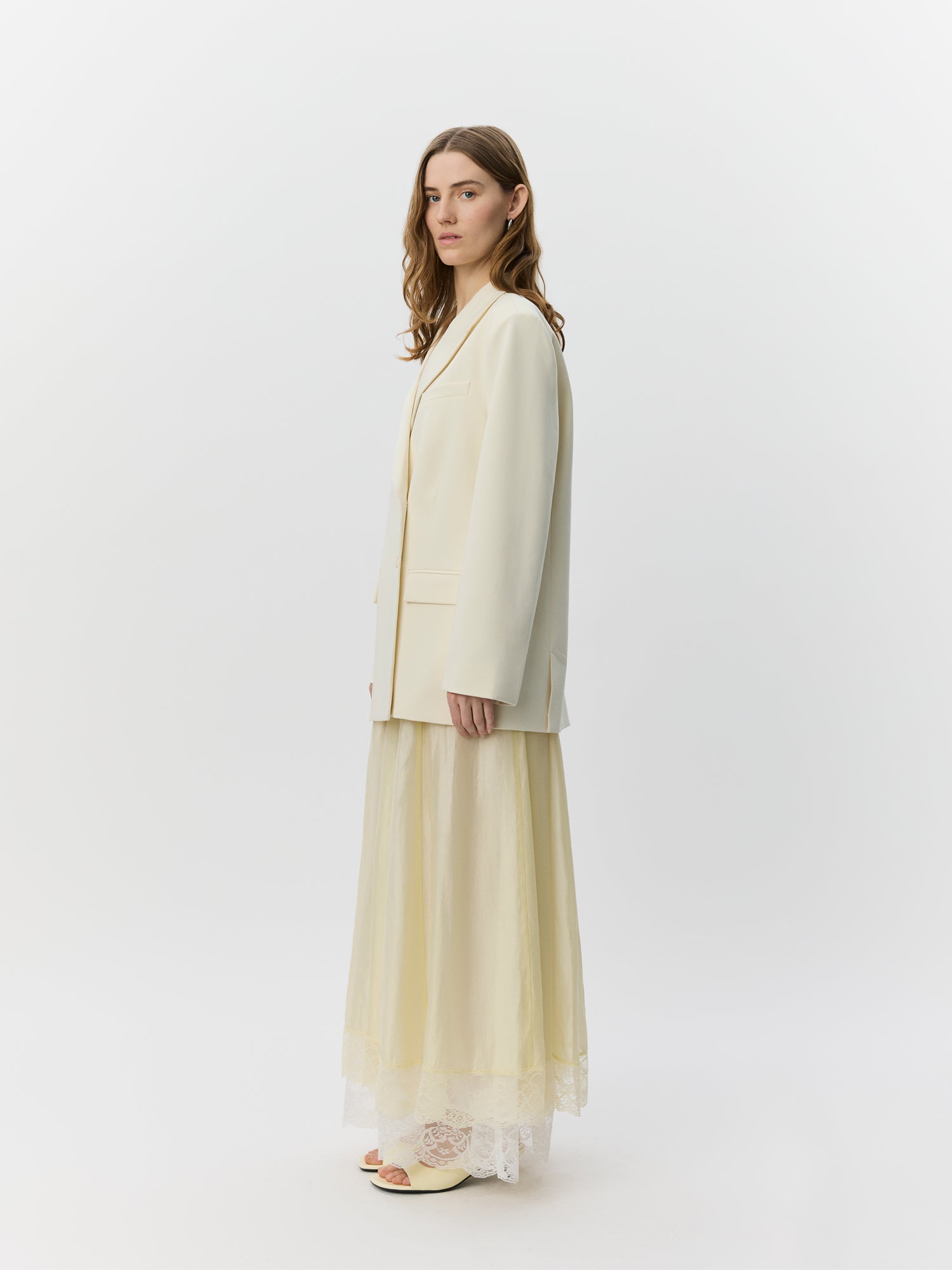 sofie-schnoor-harpirsw-boxy-blazer-off-white-doppelreihig image 3